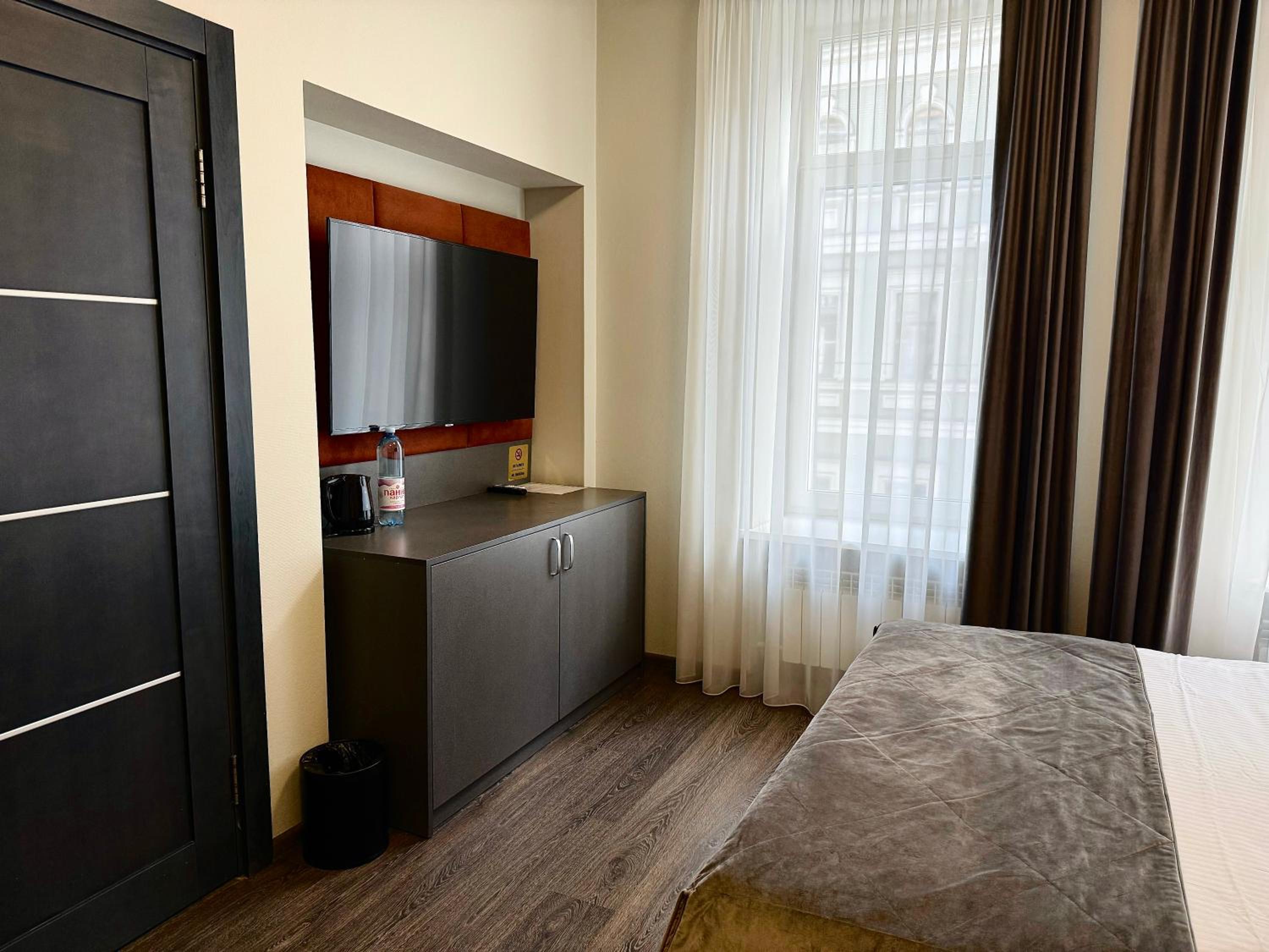 Double Room with Spa Bath photo 3