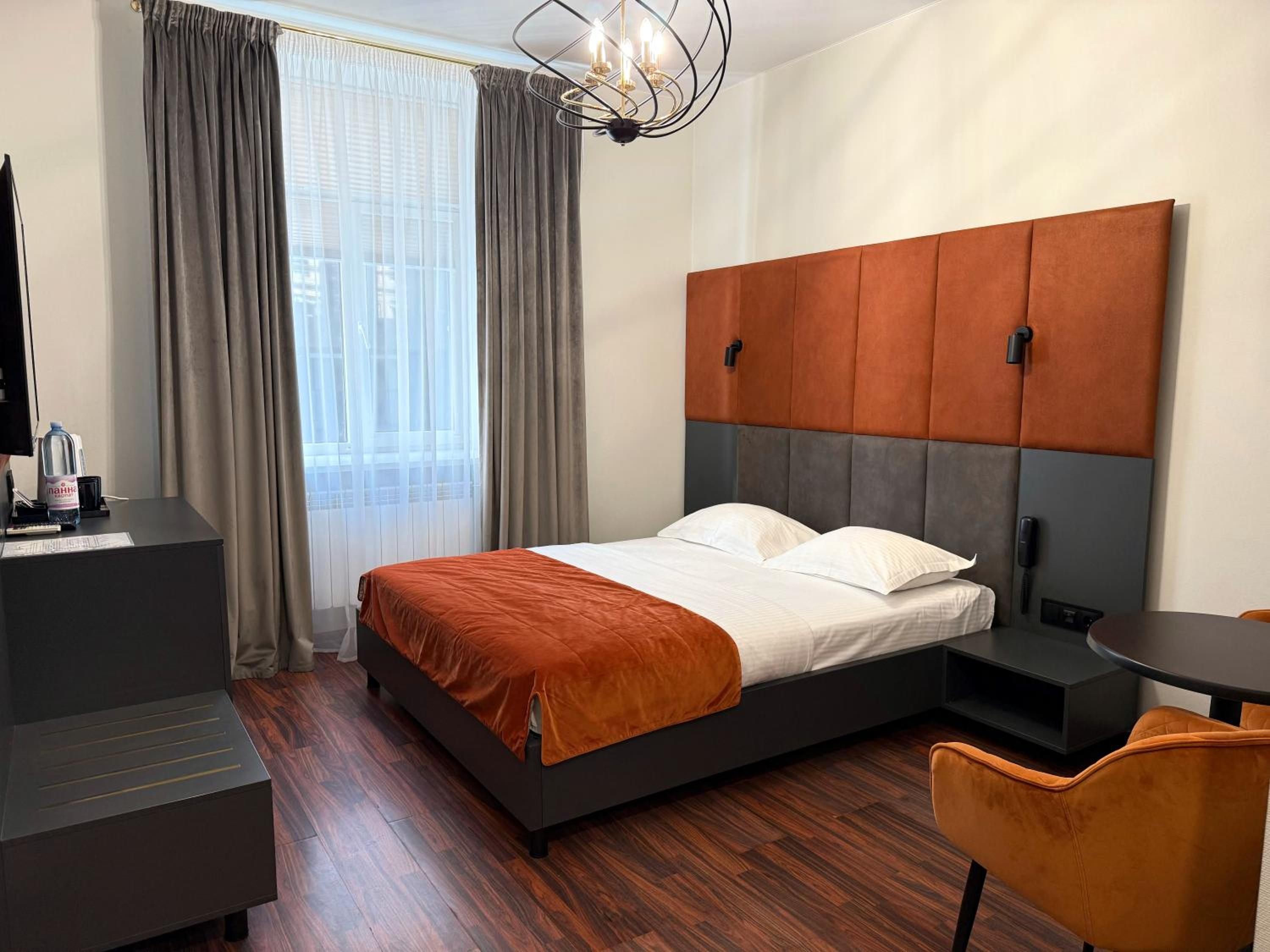 Double Room with Spa Bath photo 2