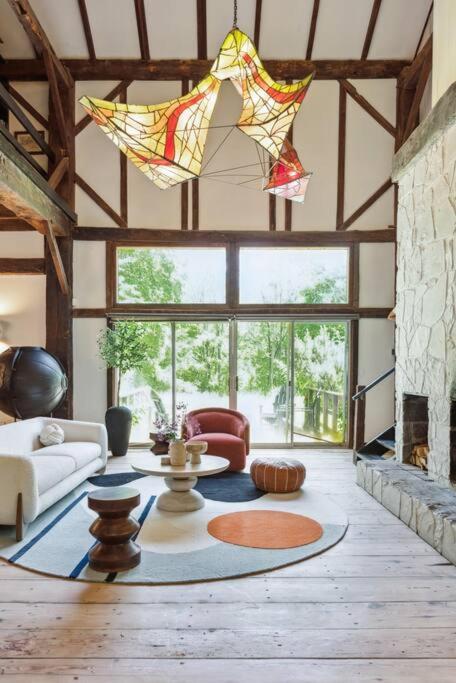 Five-Bedroom House photo 1