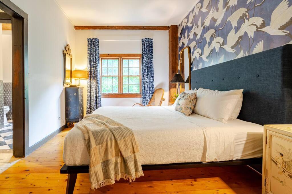 Five-Bedroom House photo 2