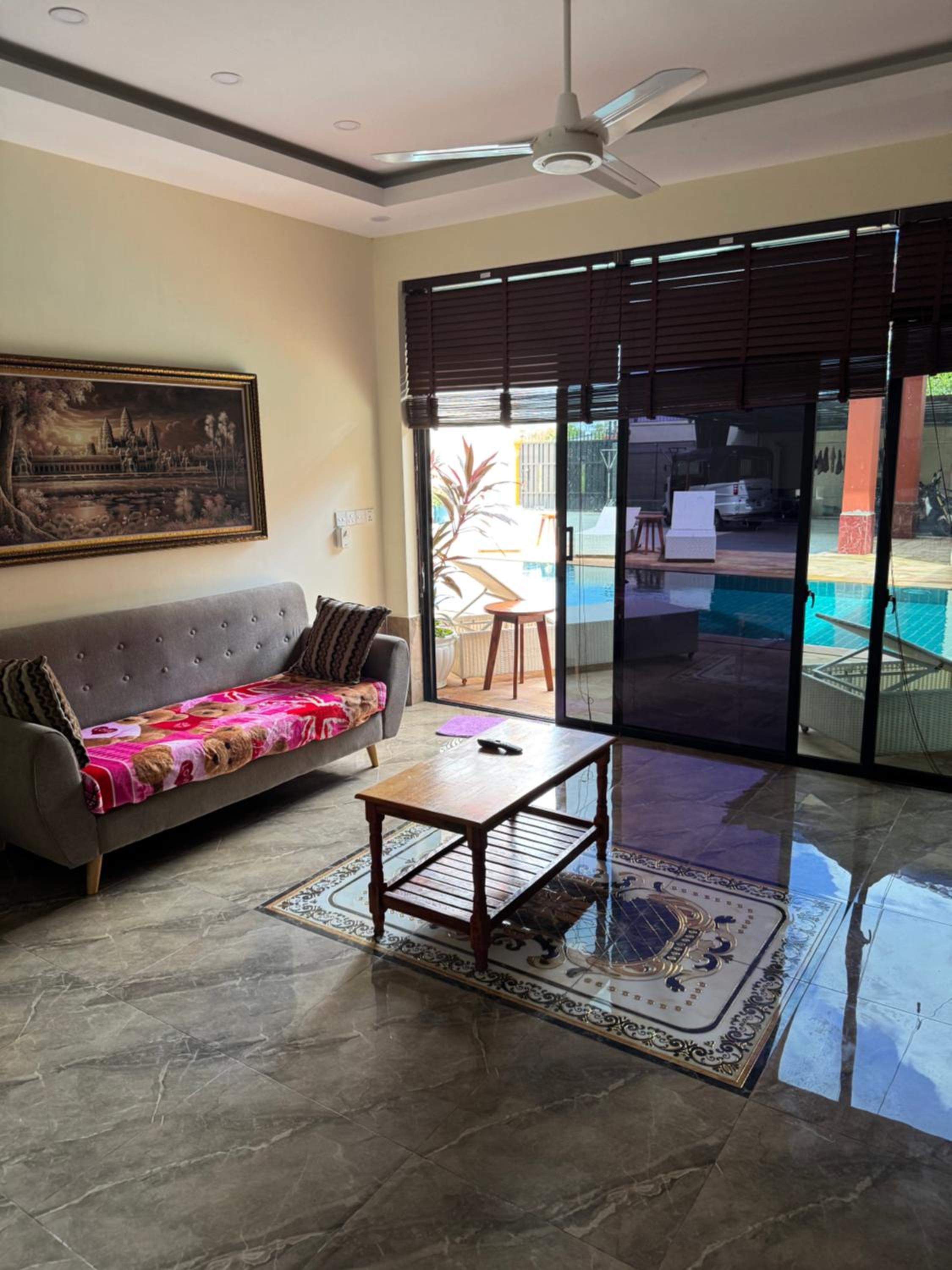 Deluxe King Suite photo 3