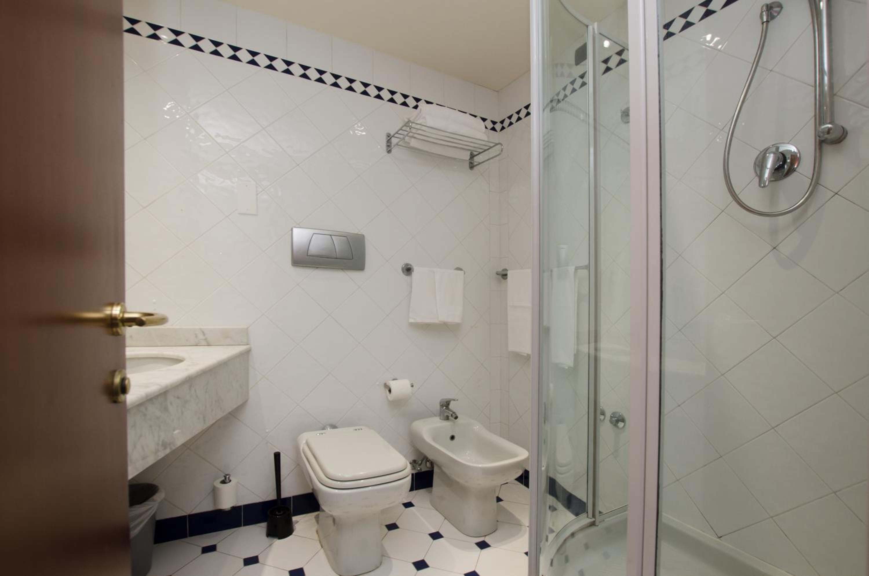 Quadruple Room with Private Bathroom photo 2