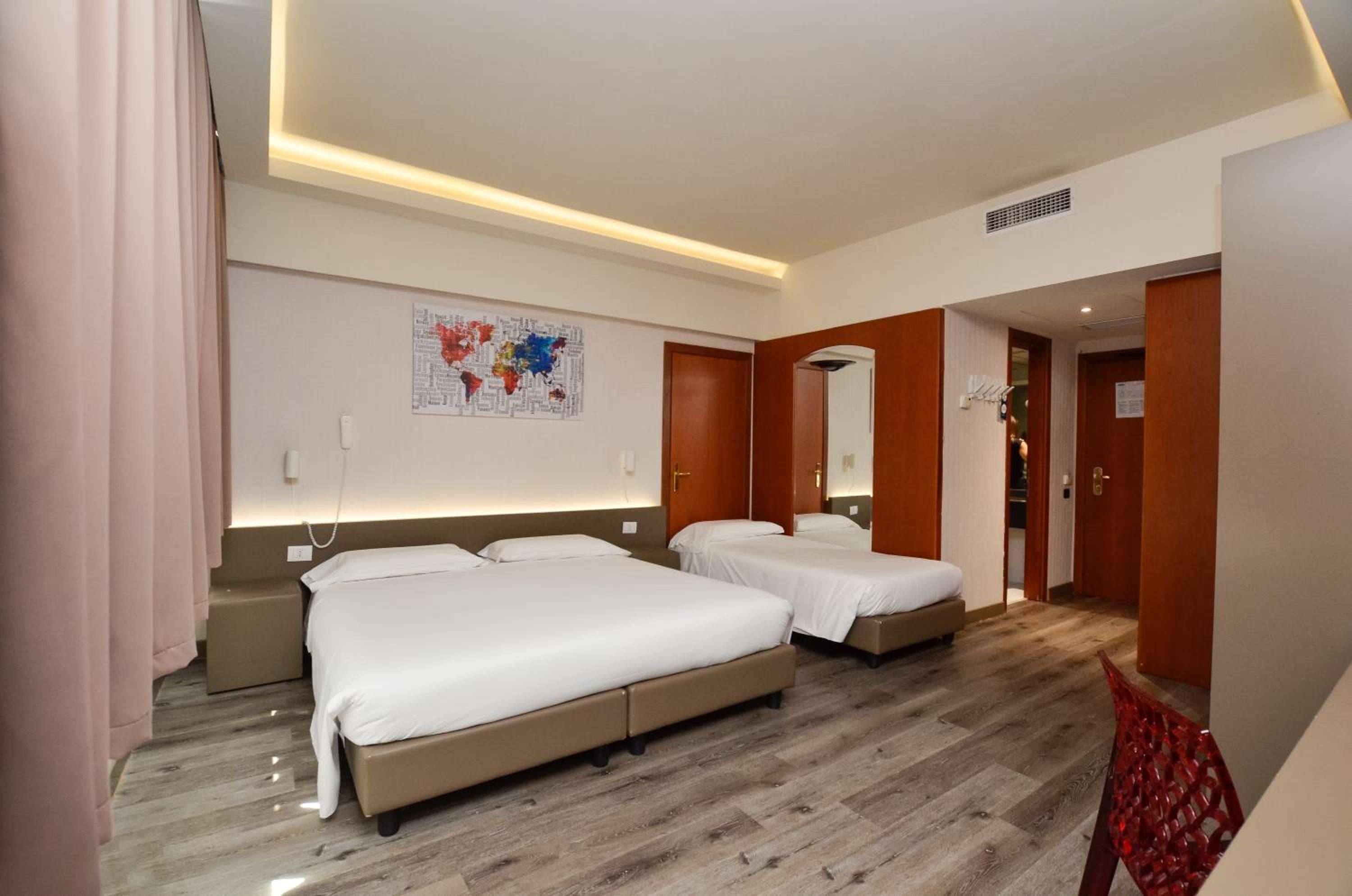 Quadruple Room with Private Bathroom photo 1