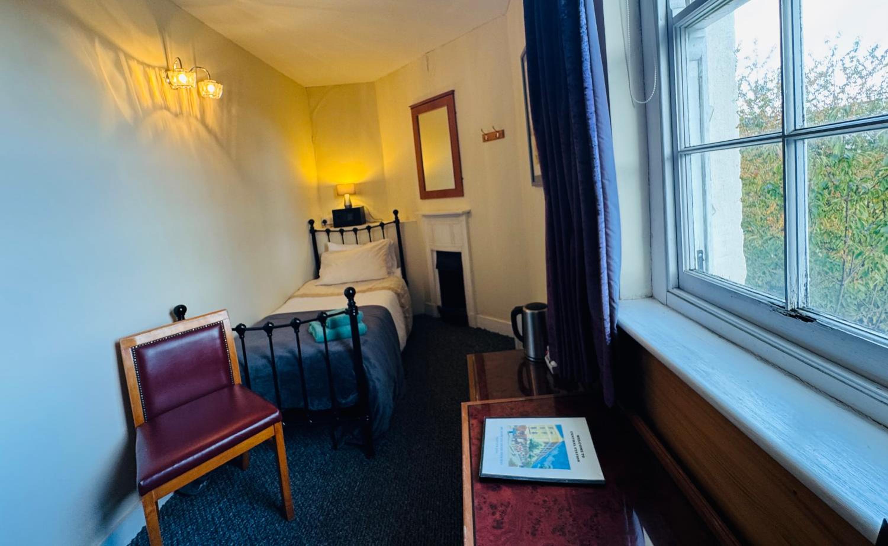 Single Room with Shared Bathroom