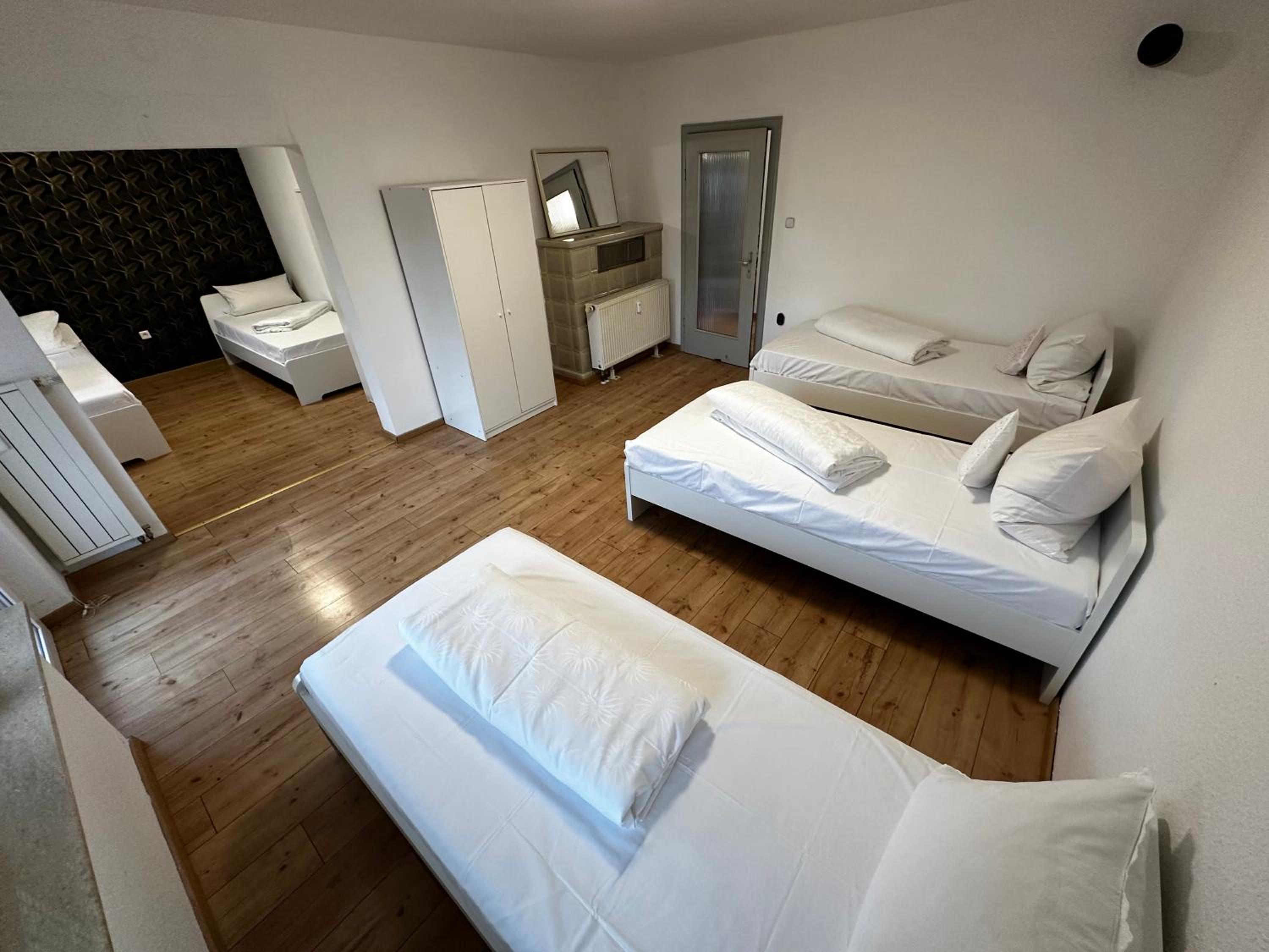 Five Room photo 1