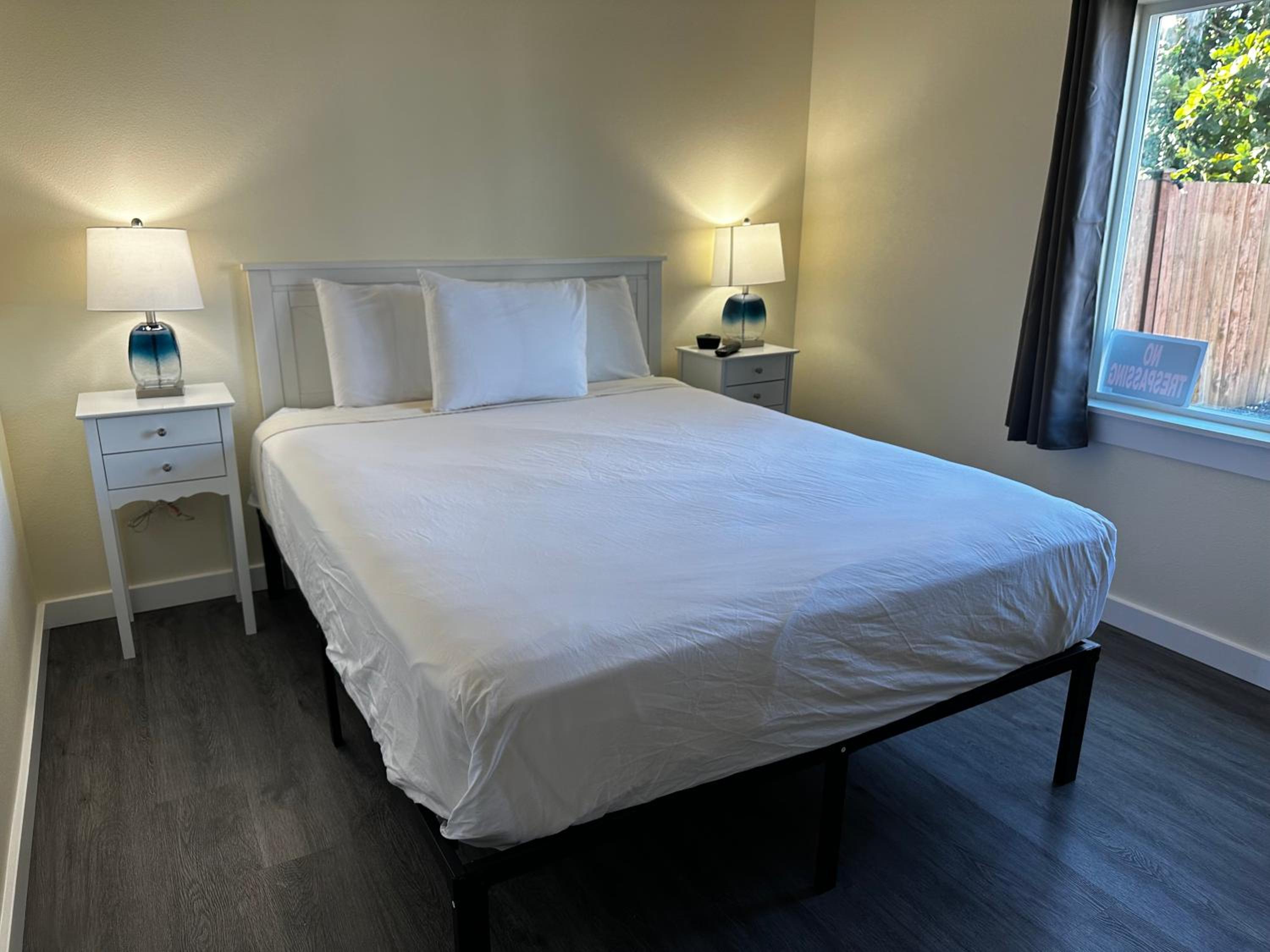 One Bedroom Queen Suite with View photo 1