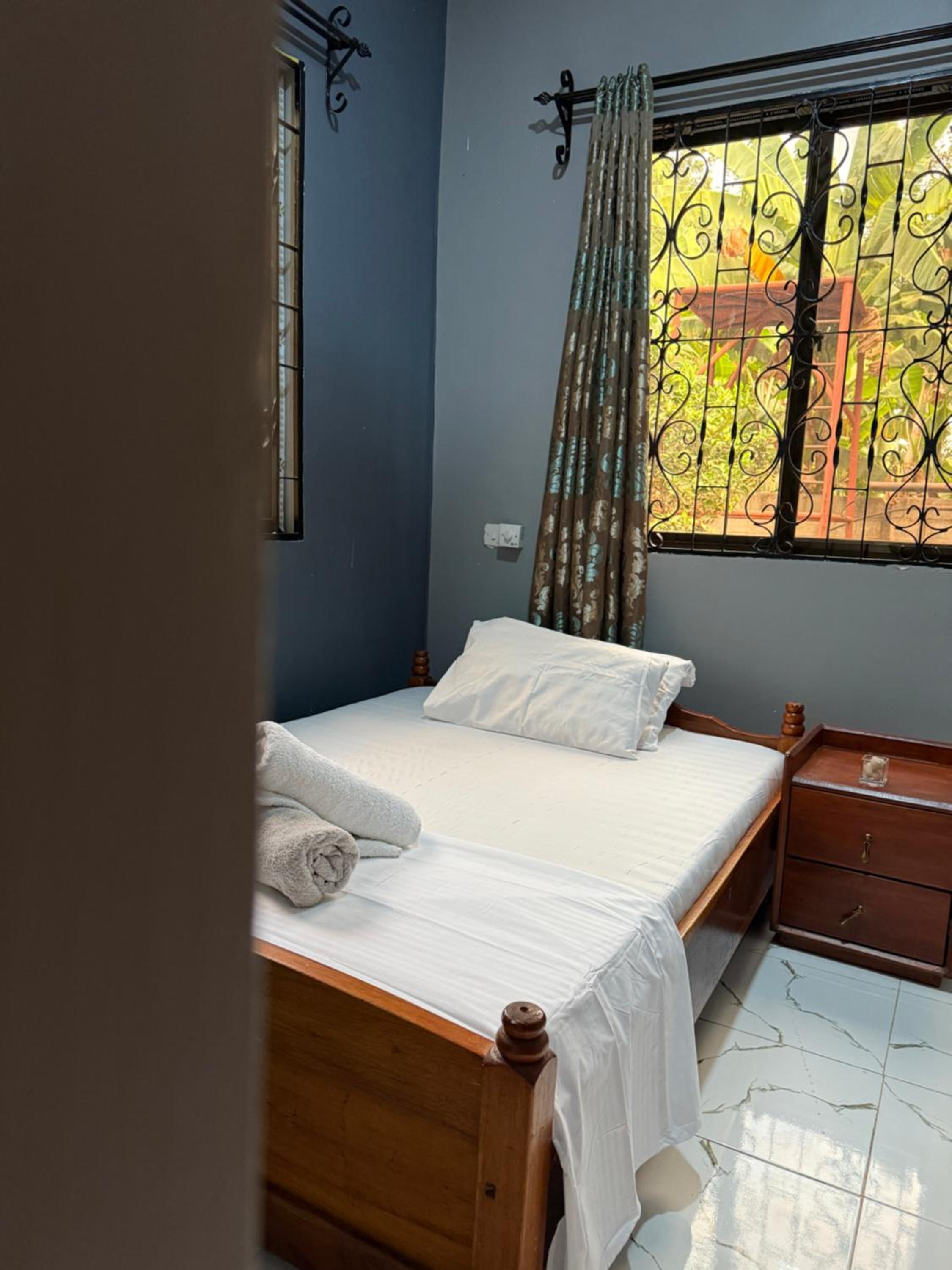 Double Room With Shared Bathroom