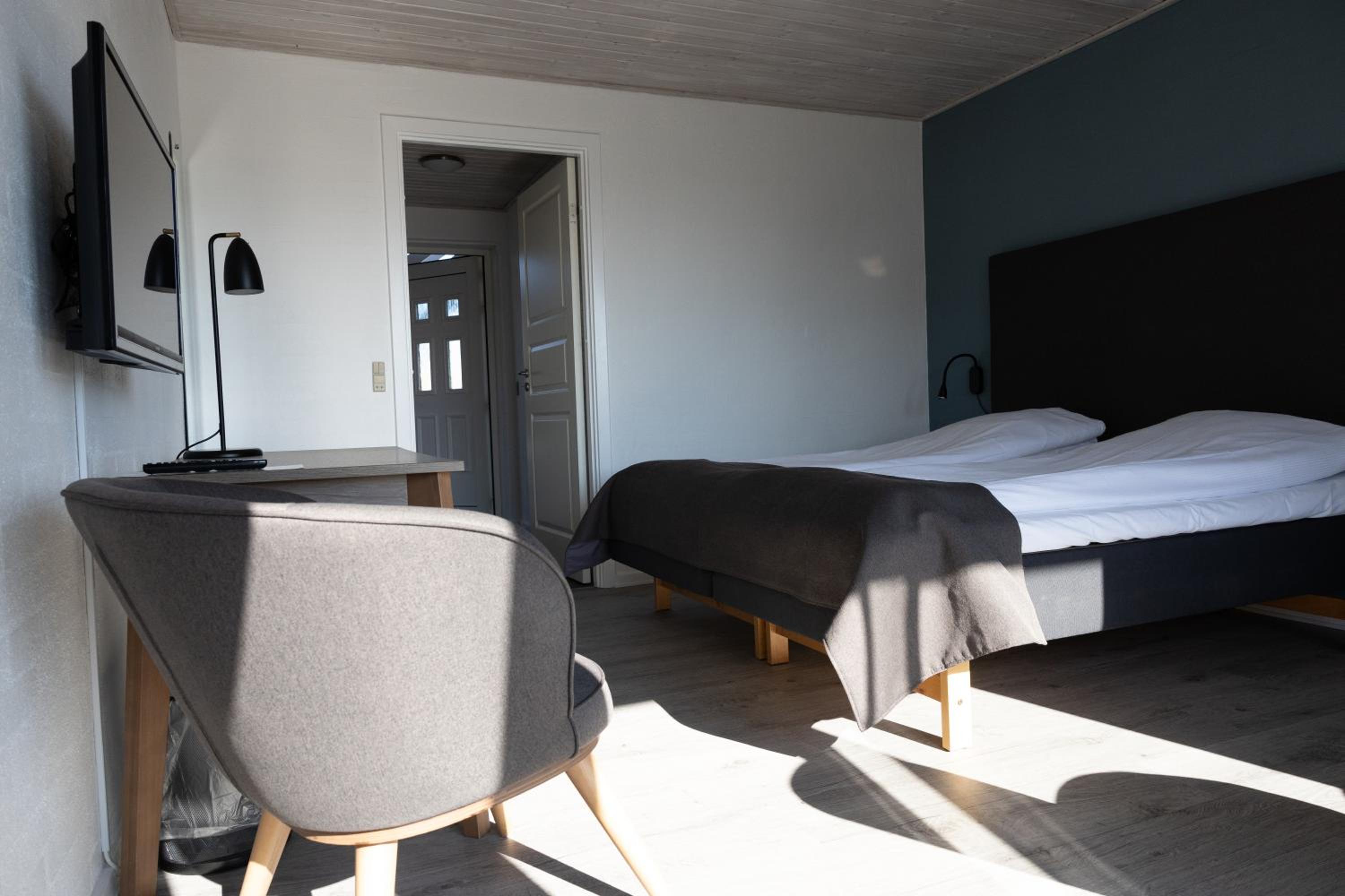 Double Room - Photo 7