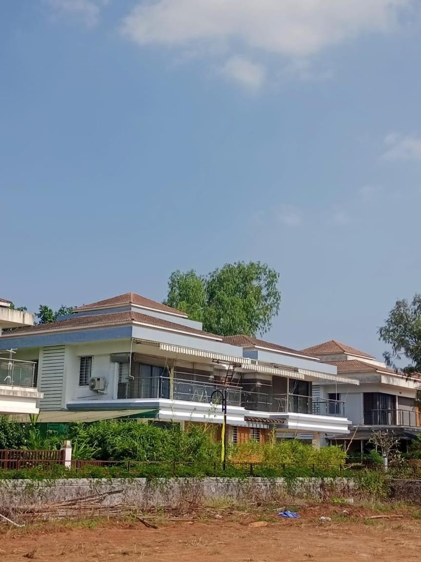 Villa photo 2