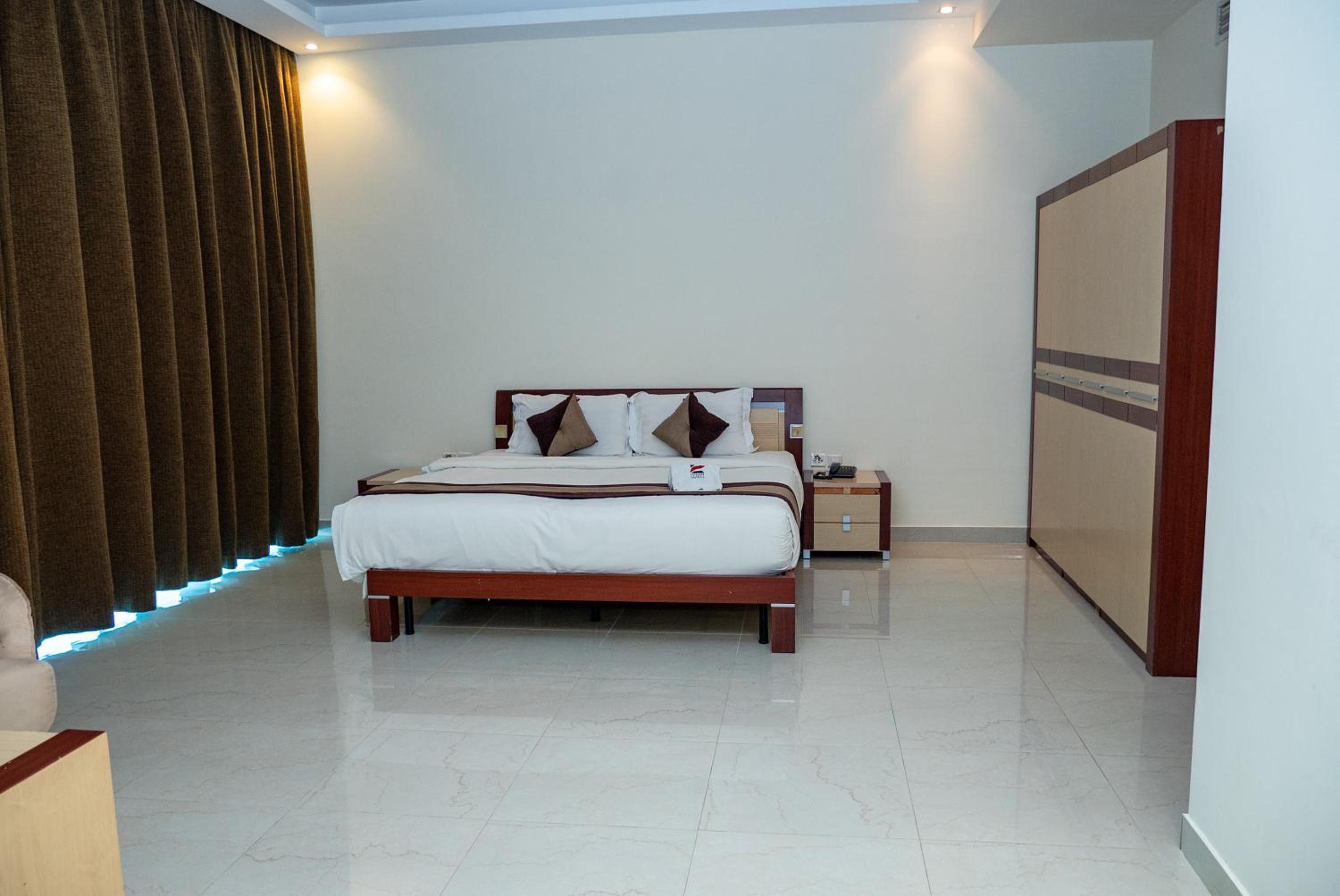 One-Bedroom Apartment - Photo 5