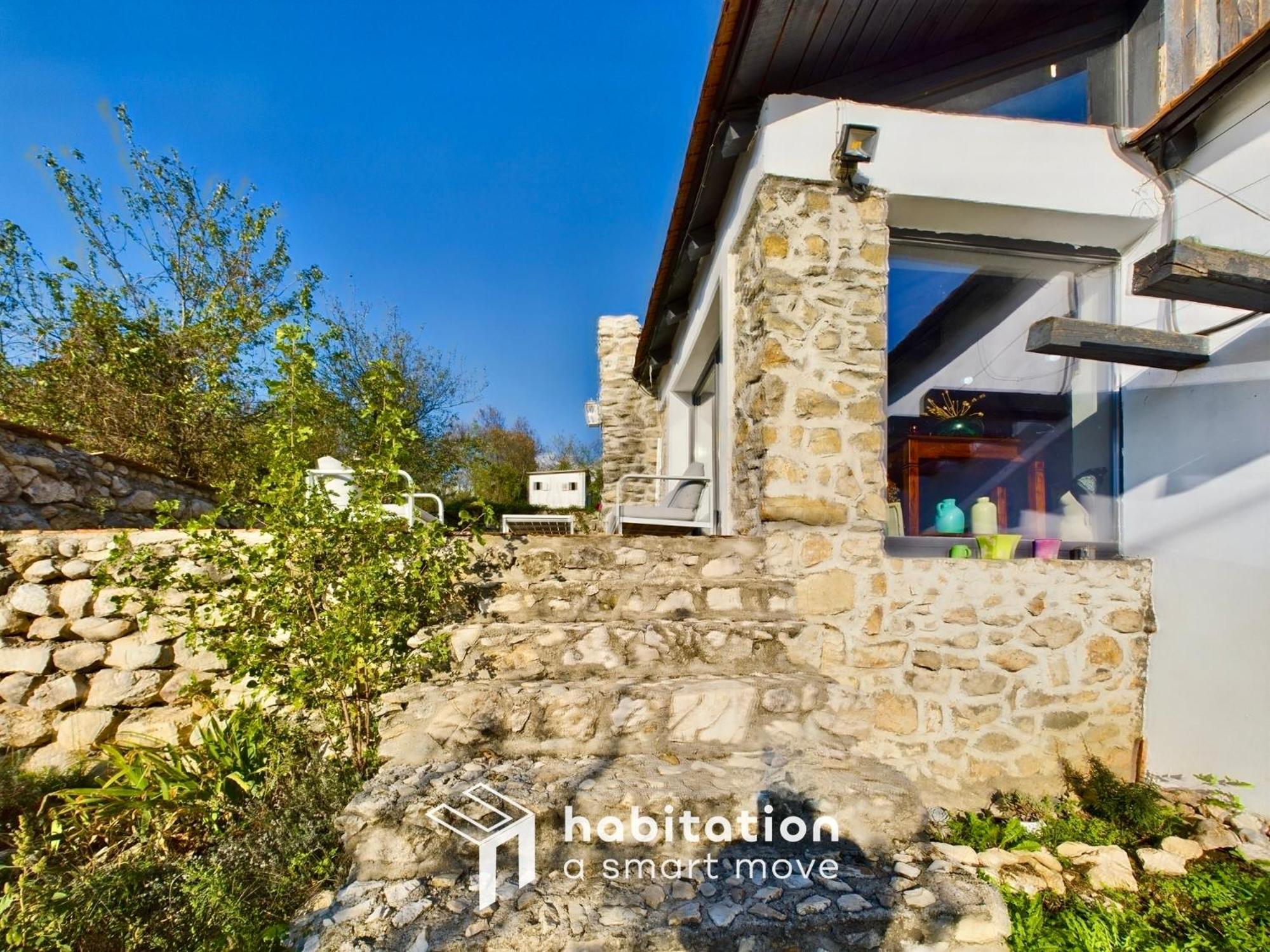 Four-Bedroom House photo 3