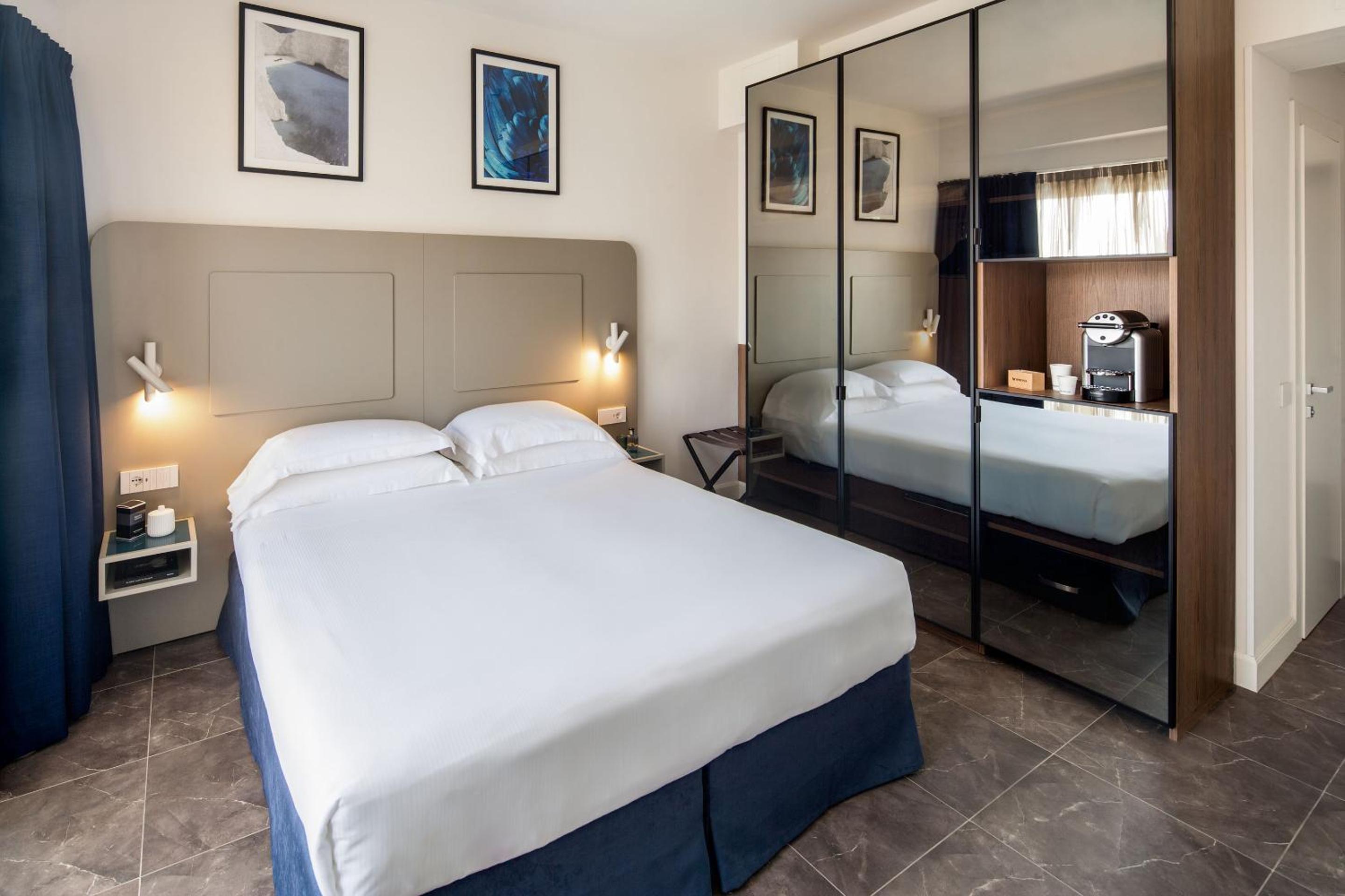 Prestige Double Room with Balcony  and Partial Sea View - Photo 2