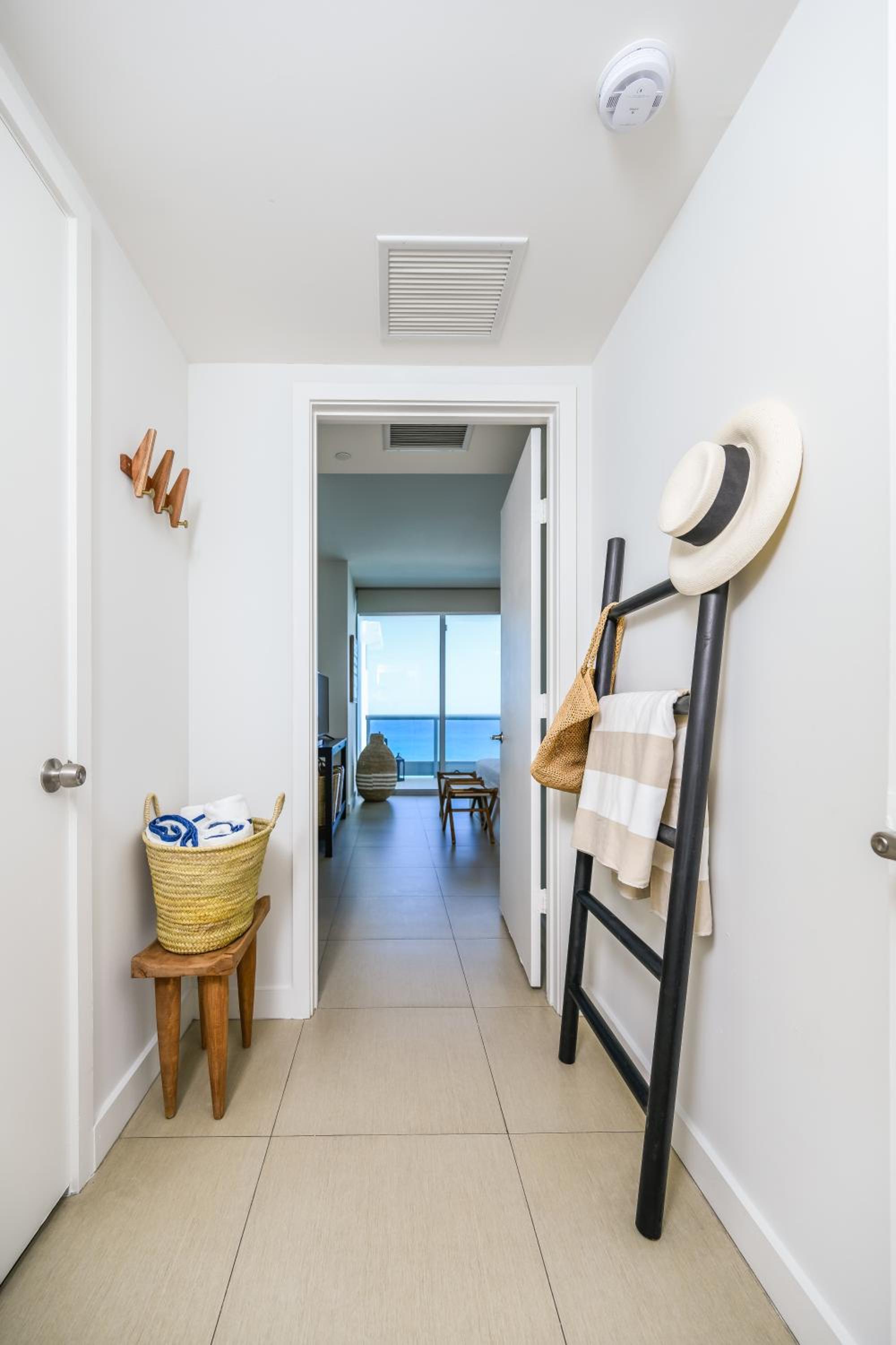 Luxury Beachfront Apartment thumbnail 5