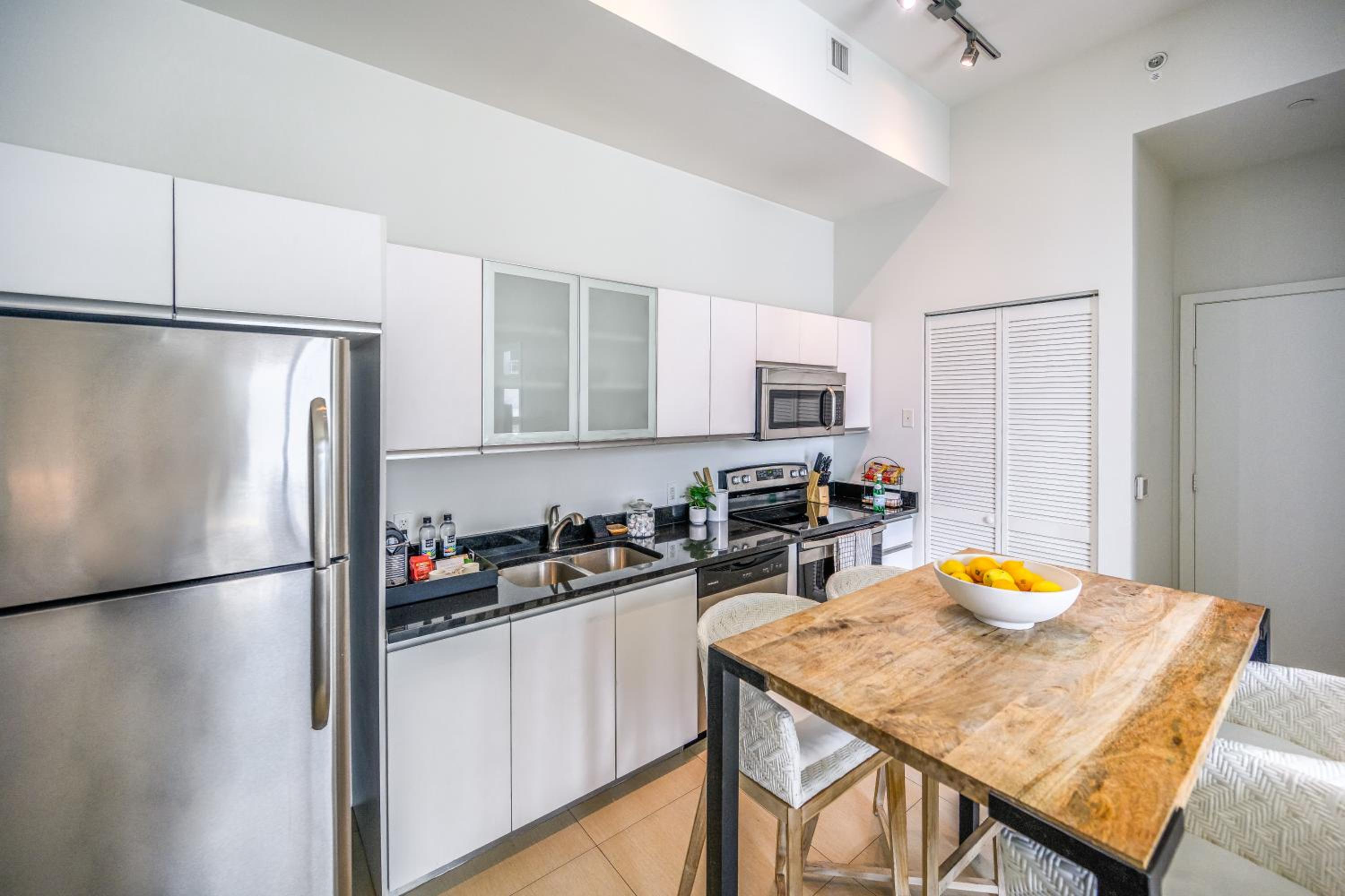 One-Bedroom Apartment with City View (No Balcony)