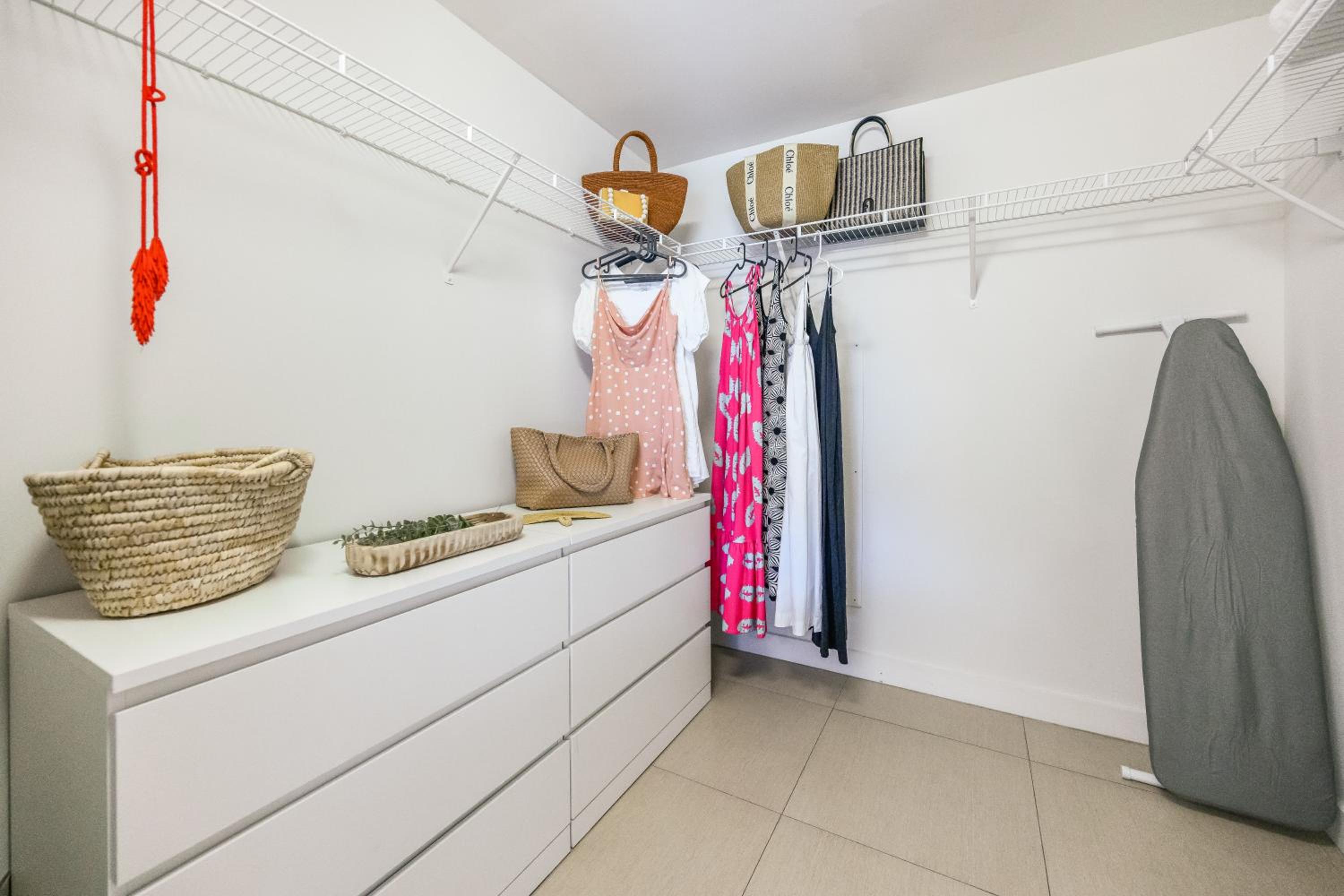 One-Bedroom Apartment with City View (No Balcony)