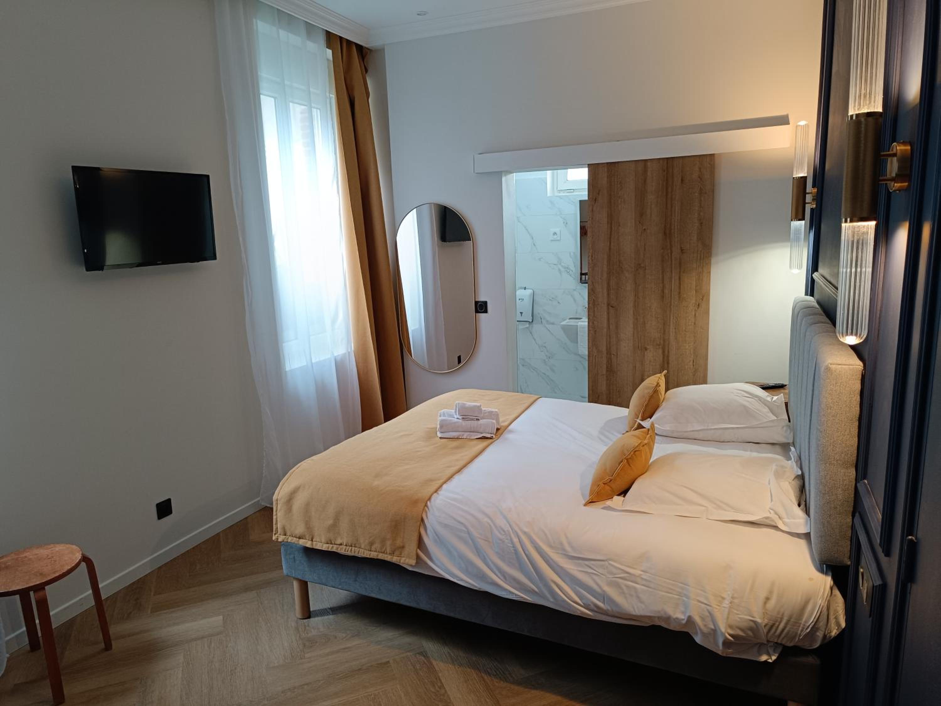 Superior Double Room - Photo 1