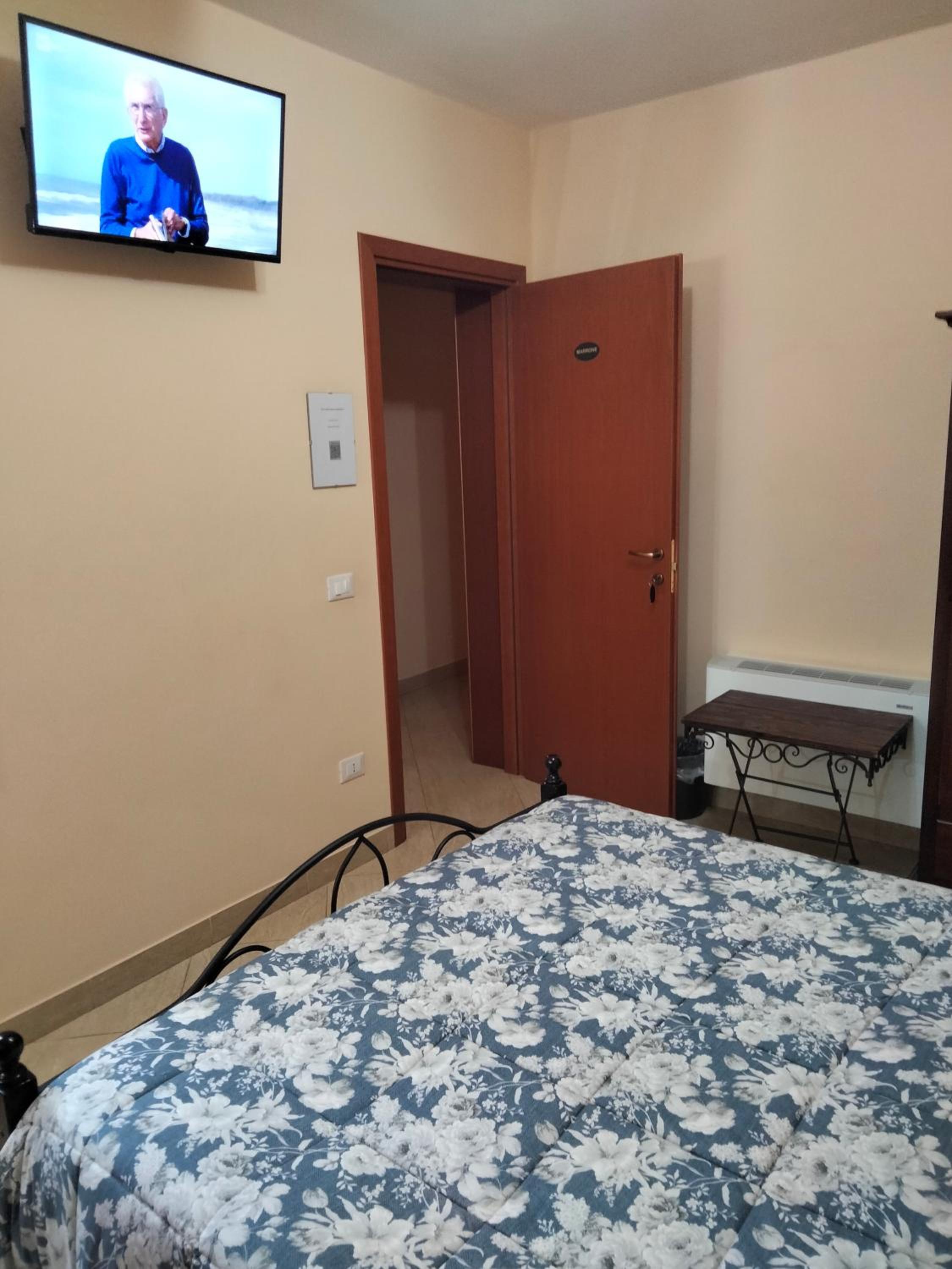 Double Room - Photo 11