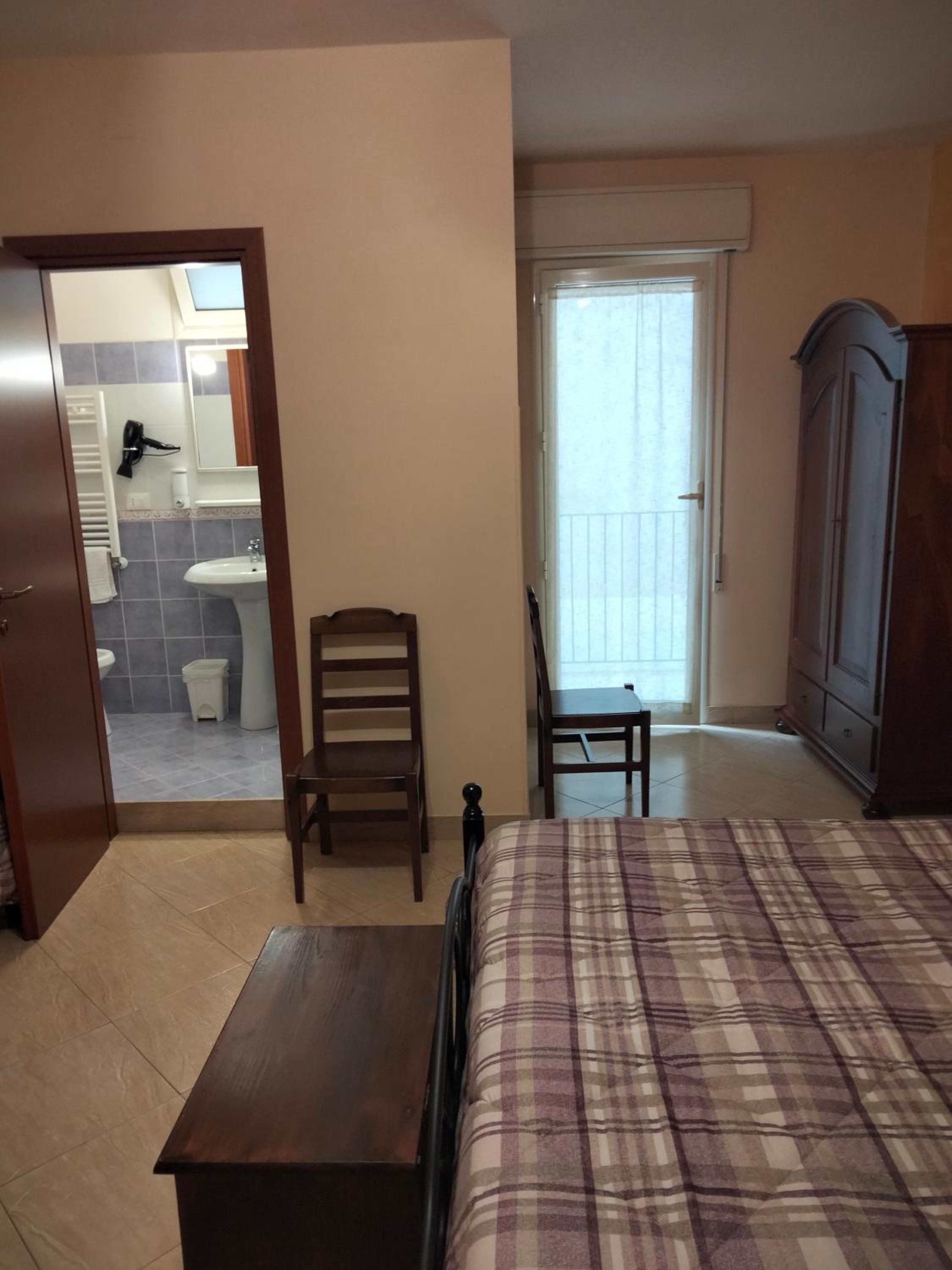 Double Room - Photo 6