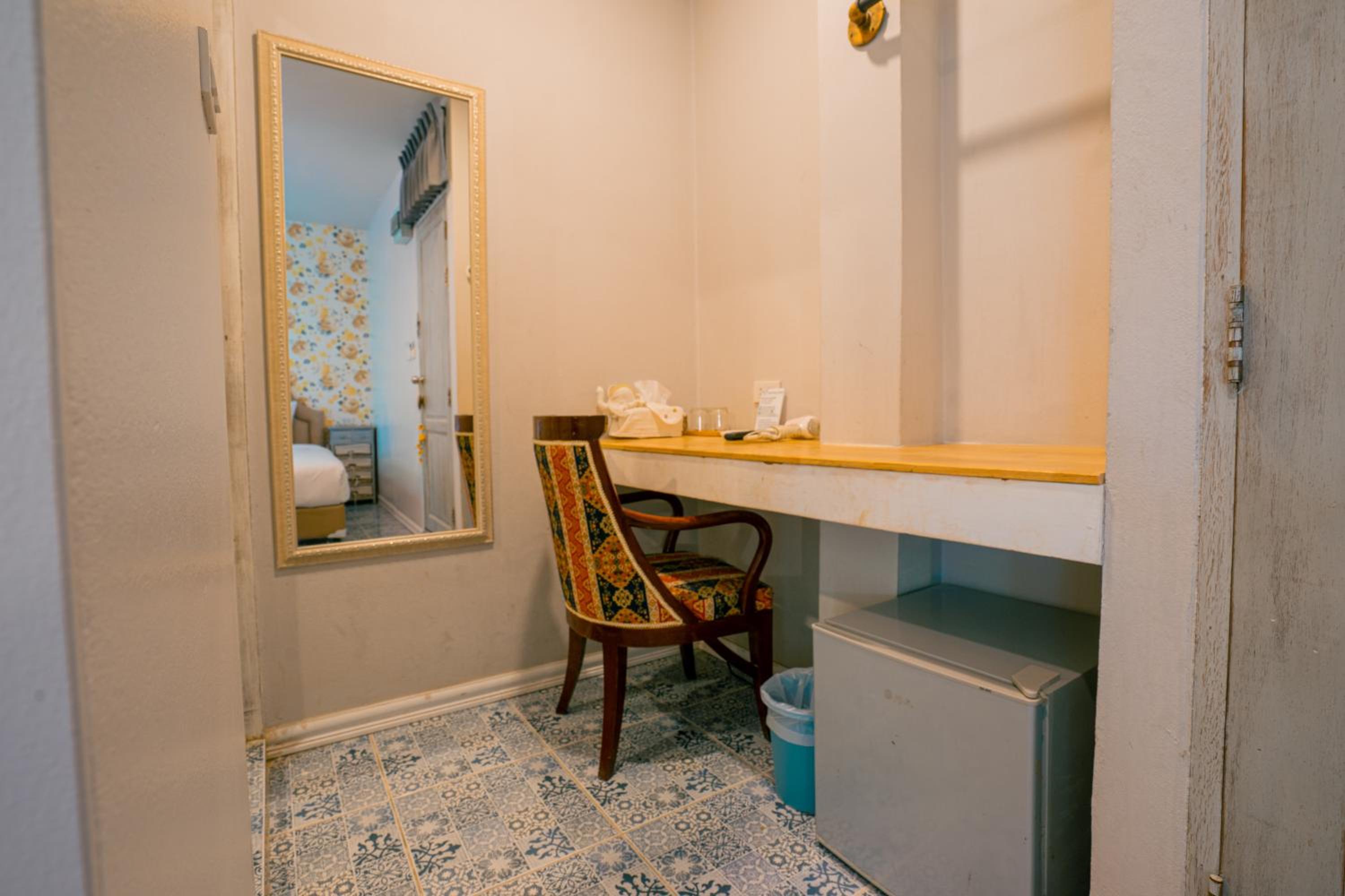 Budget Double Room - Photo 8