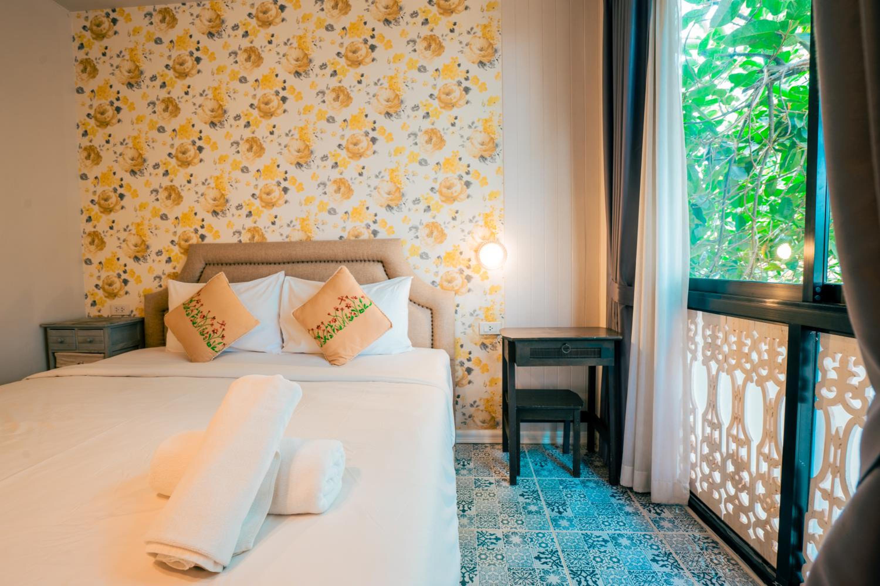 Budget Double Room - Photo 9