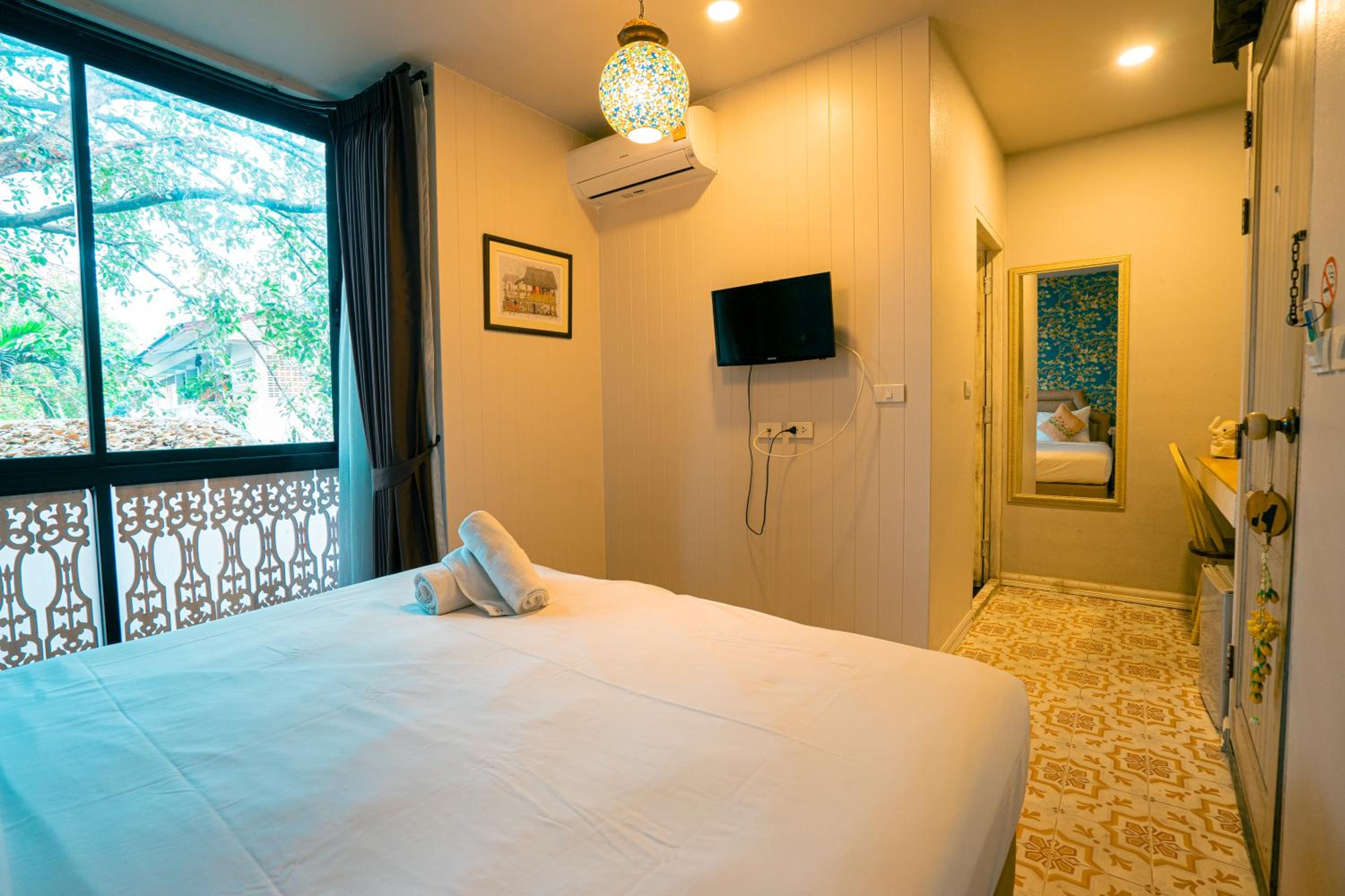 Budget Double Room - Photo 6