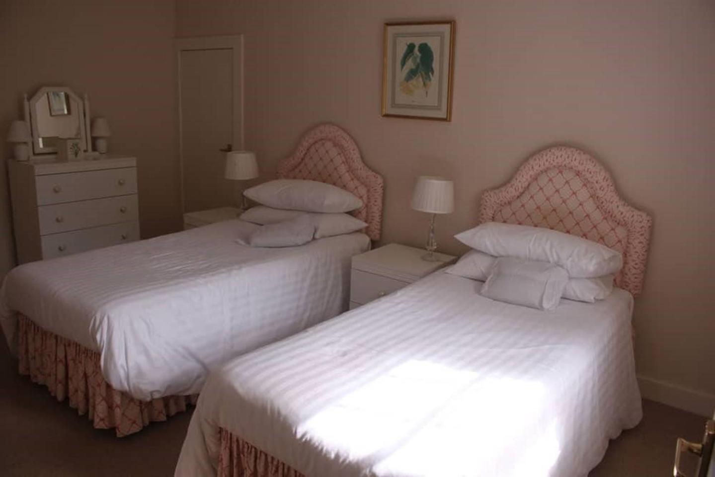 Four-Bedroom House photo 3