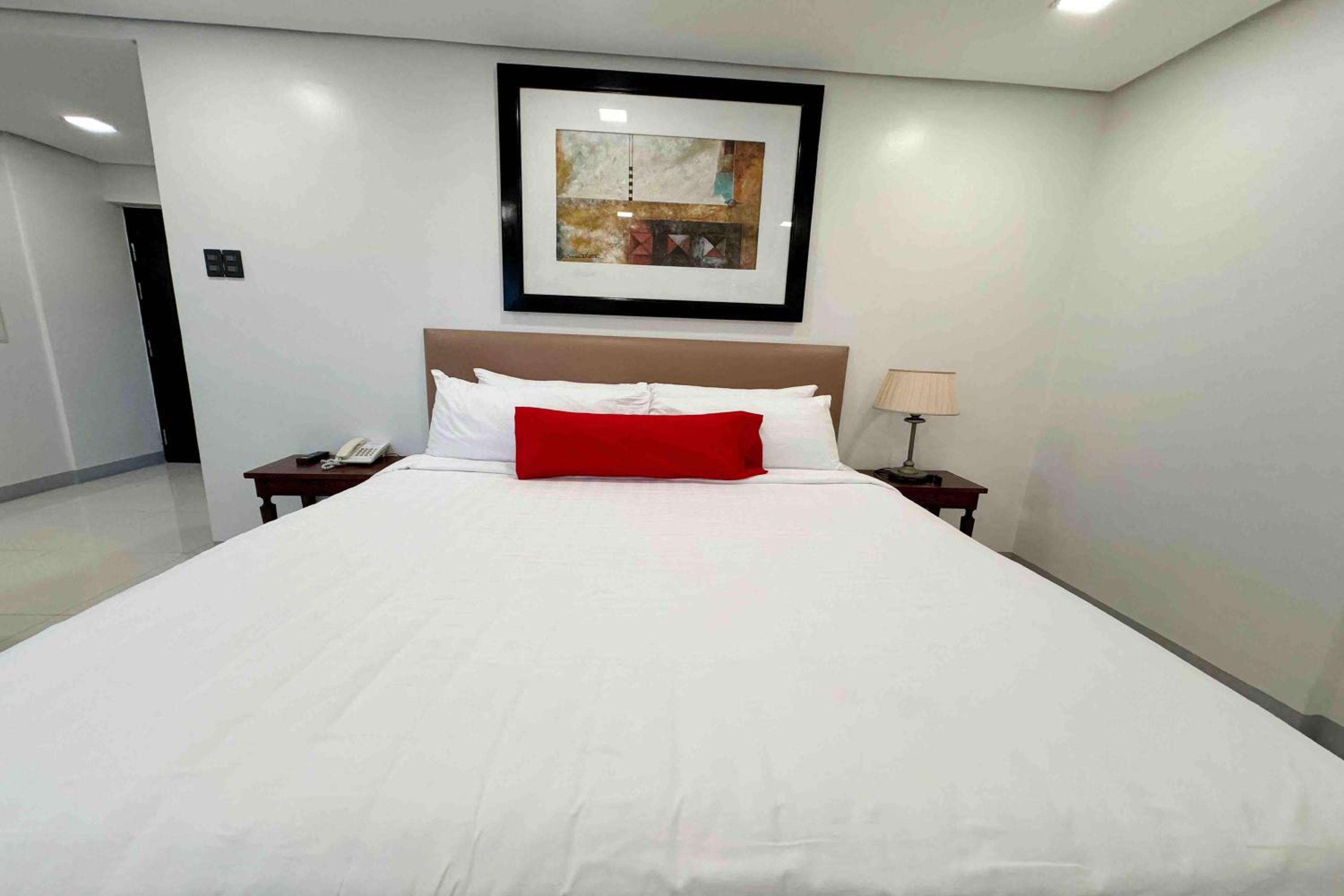 Executive Suite - Photo 4