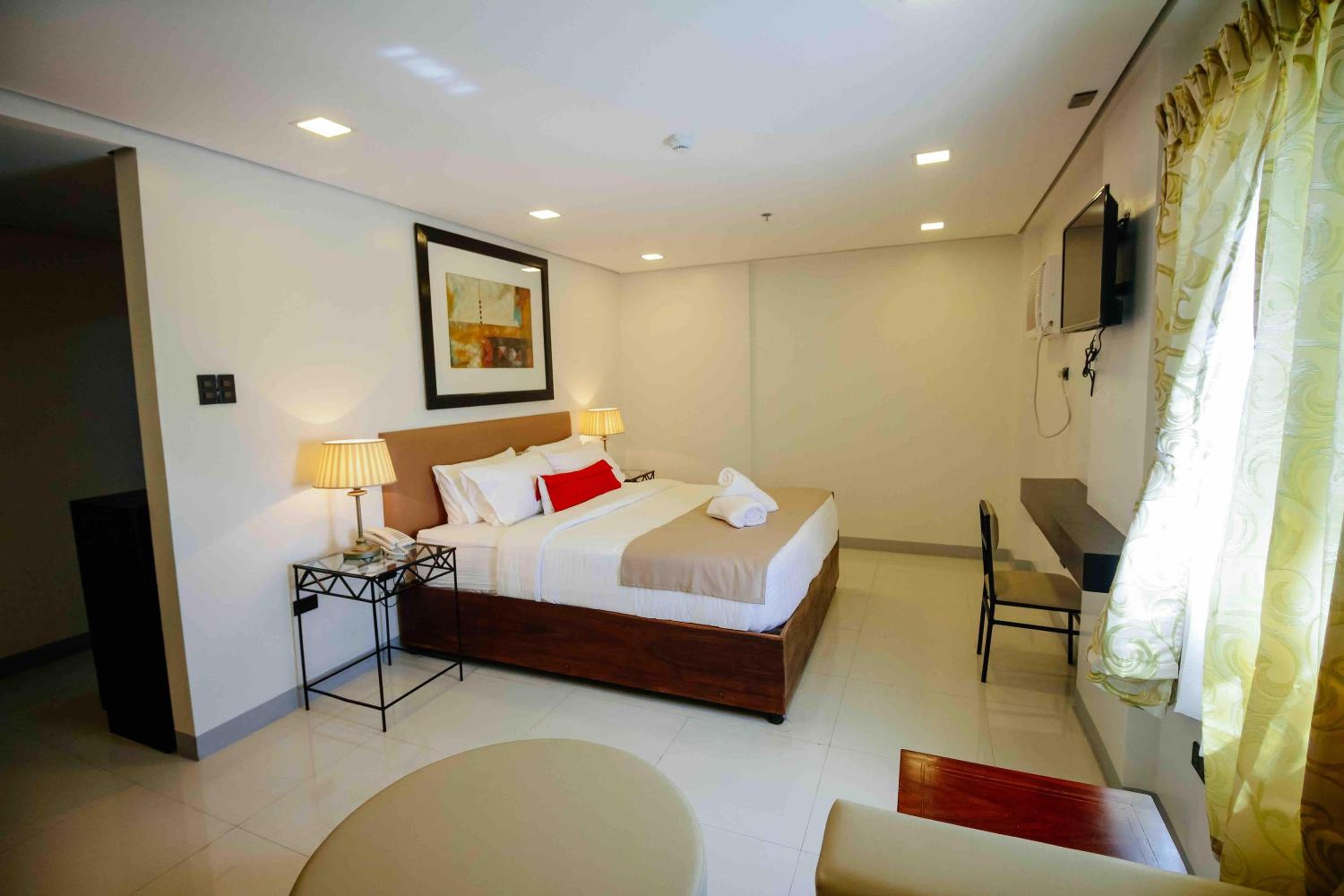 Executive Suite - Photo 1