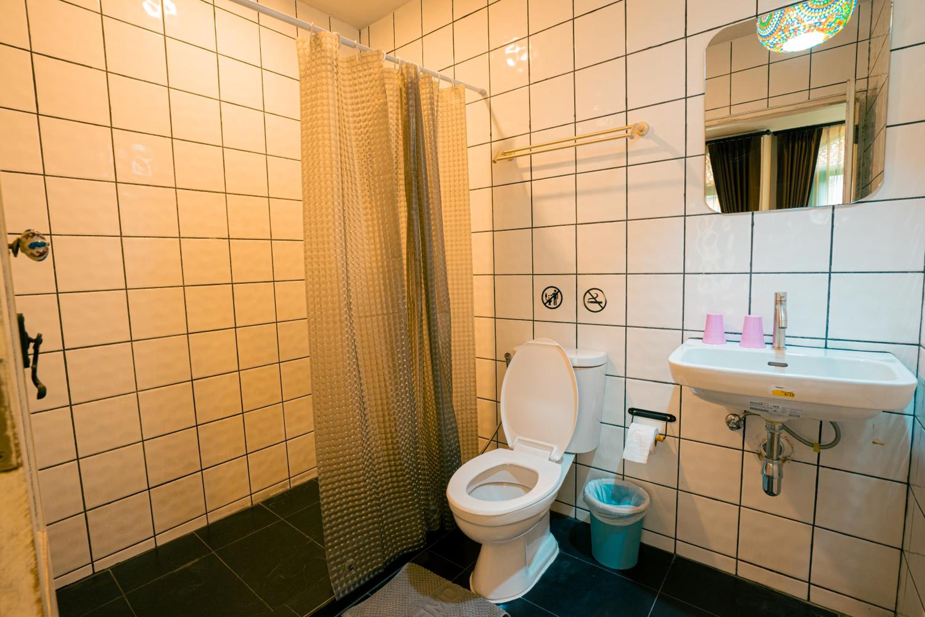 Double Room with Balcony - Photo 15