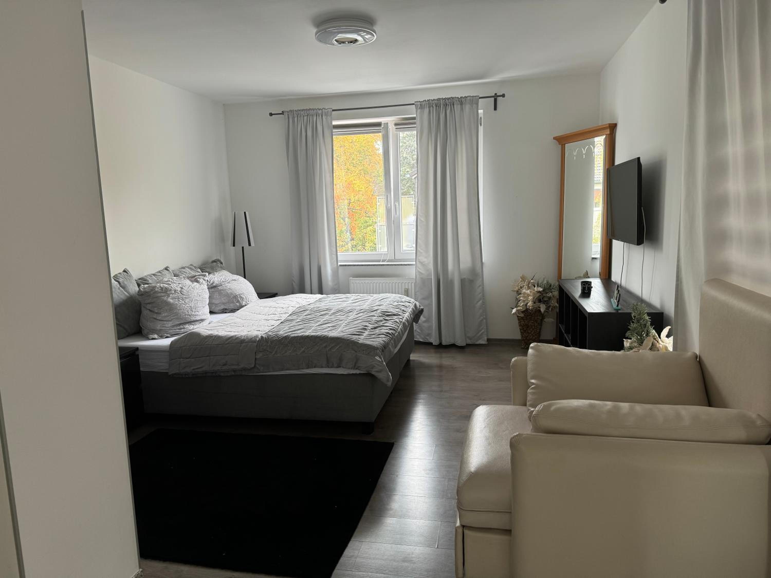 One-Bedroom Apartment photo 1