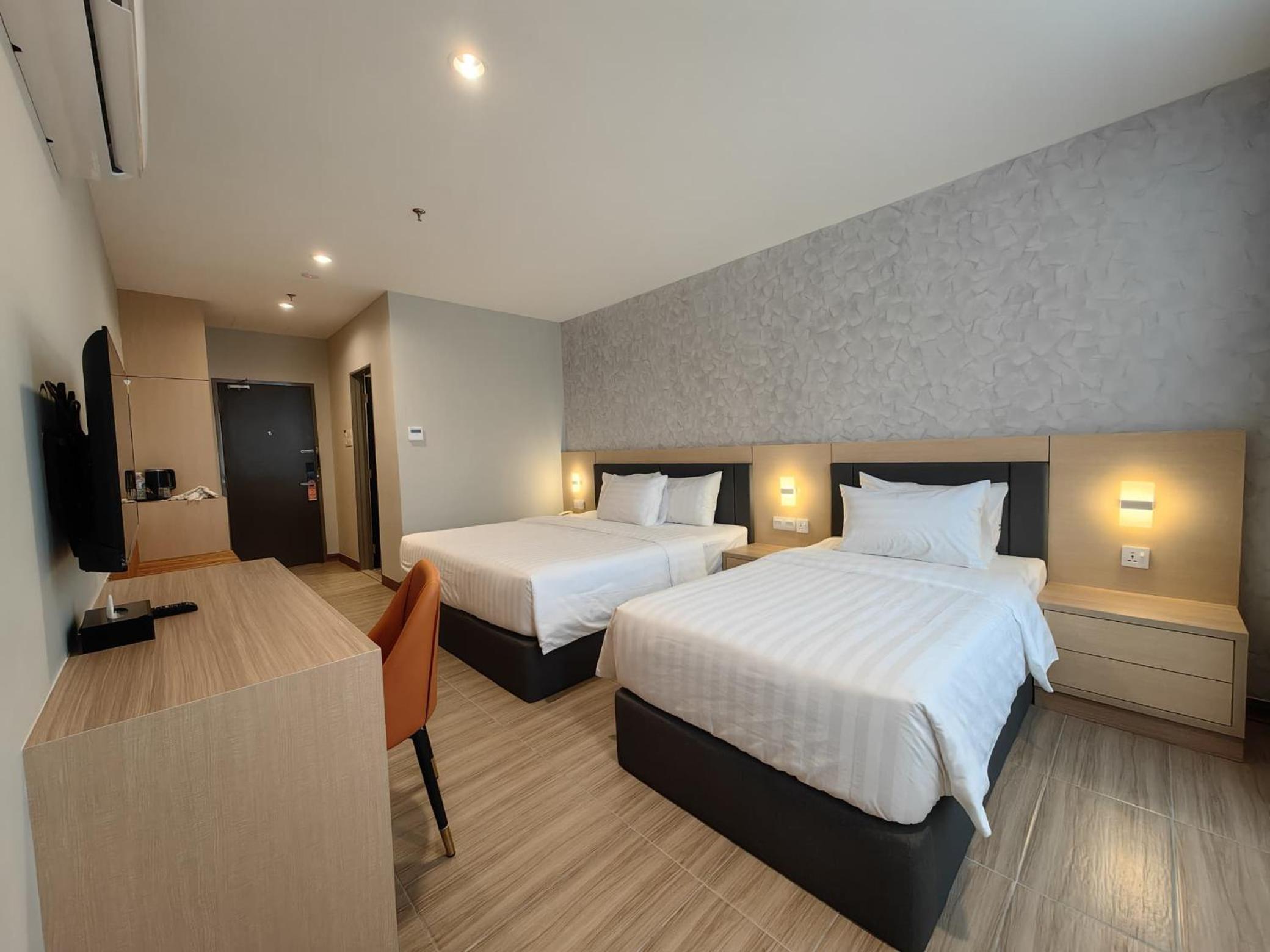 Deluxe Twin Room - Photo 2