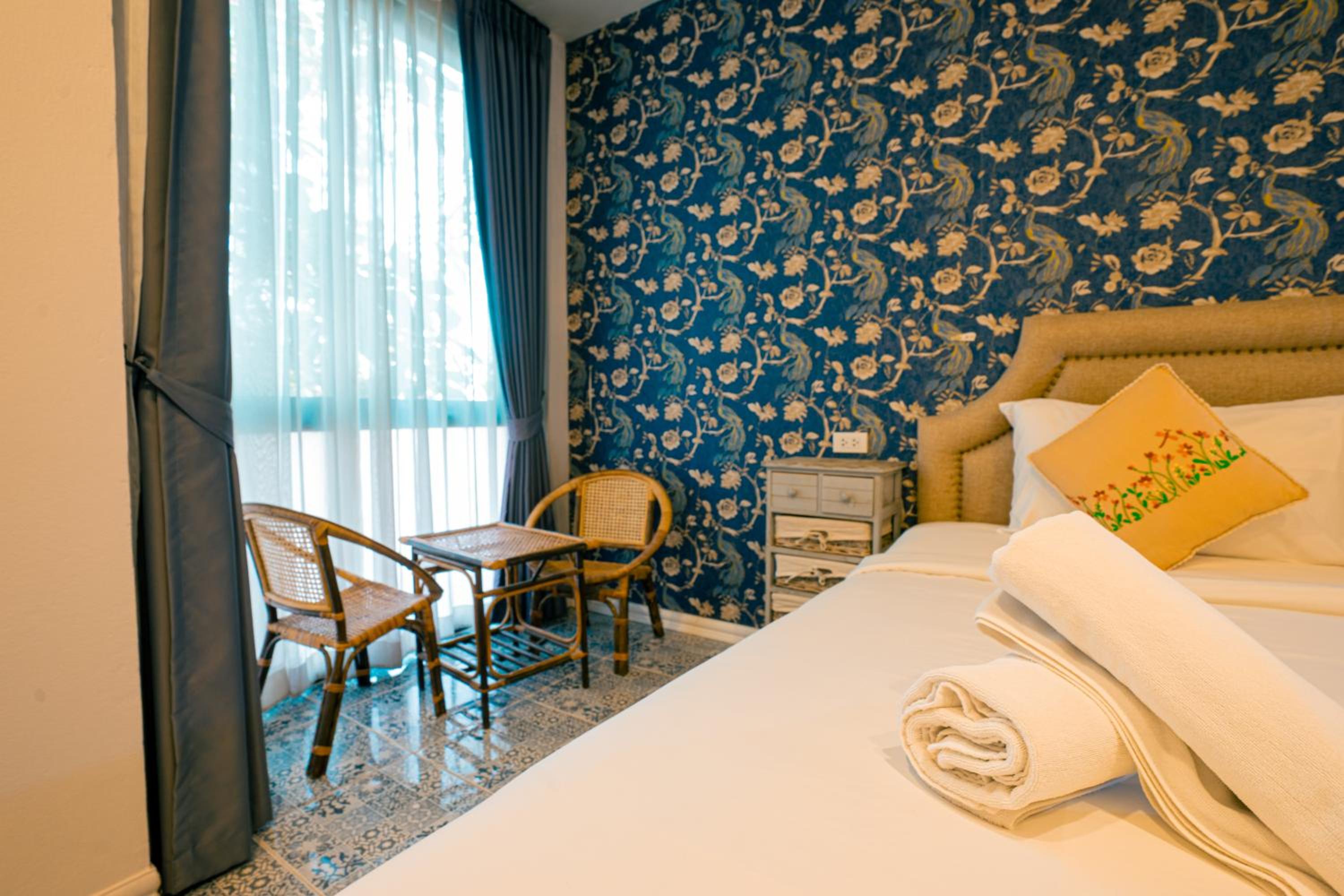 Superior King Room - Photo 11