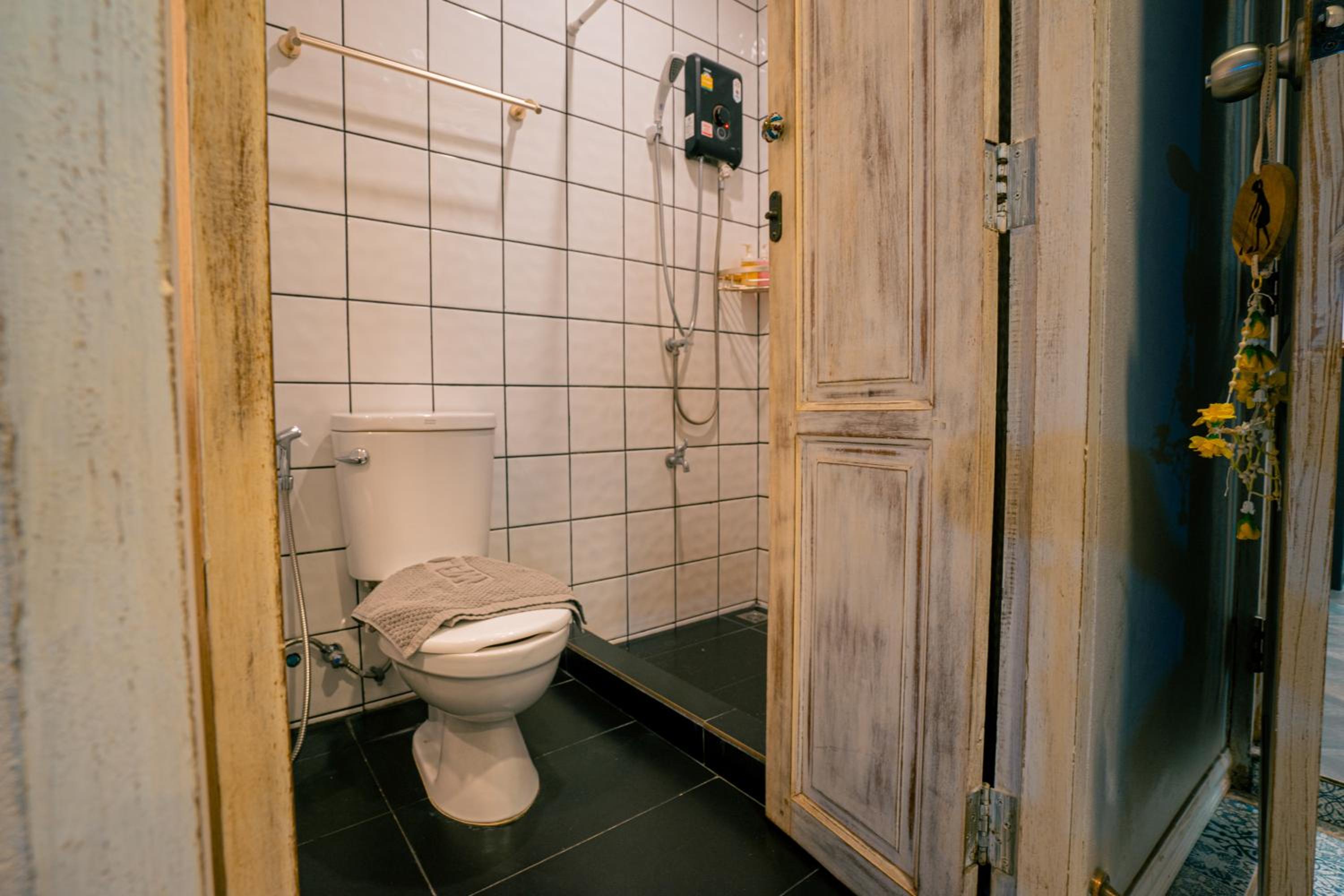 Superior King Room - Photo 9