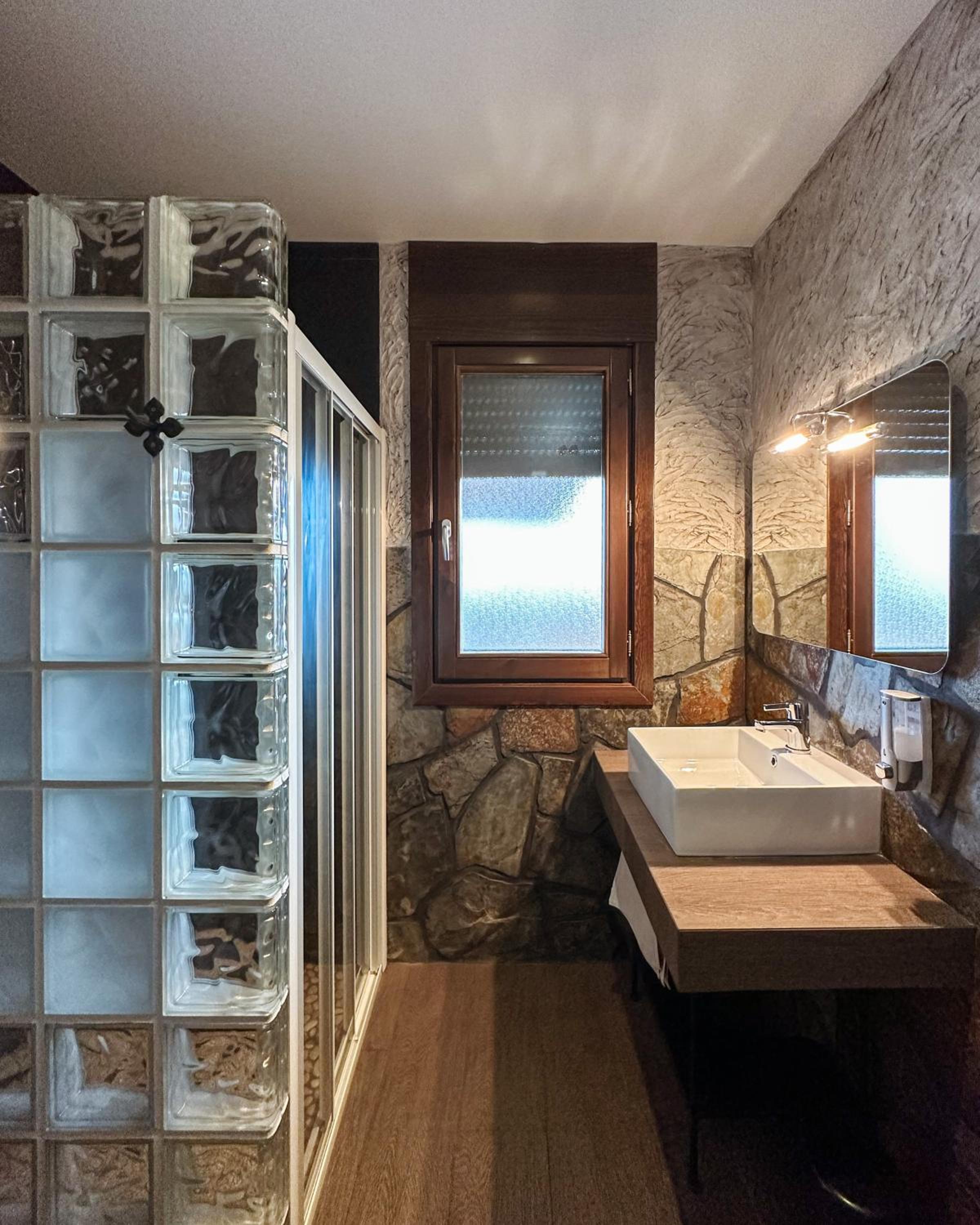 Double Room with Private Bathroom photo 2