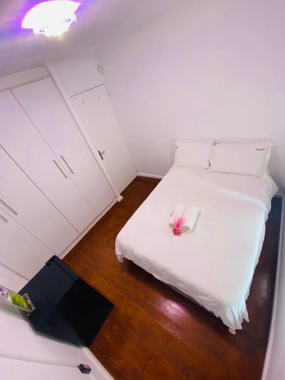 Double Room with Shared Bathroom photo 2