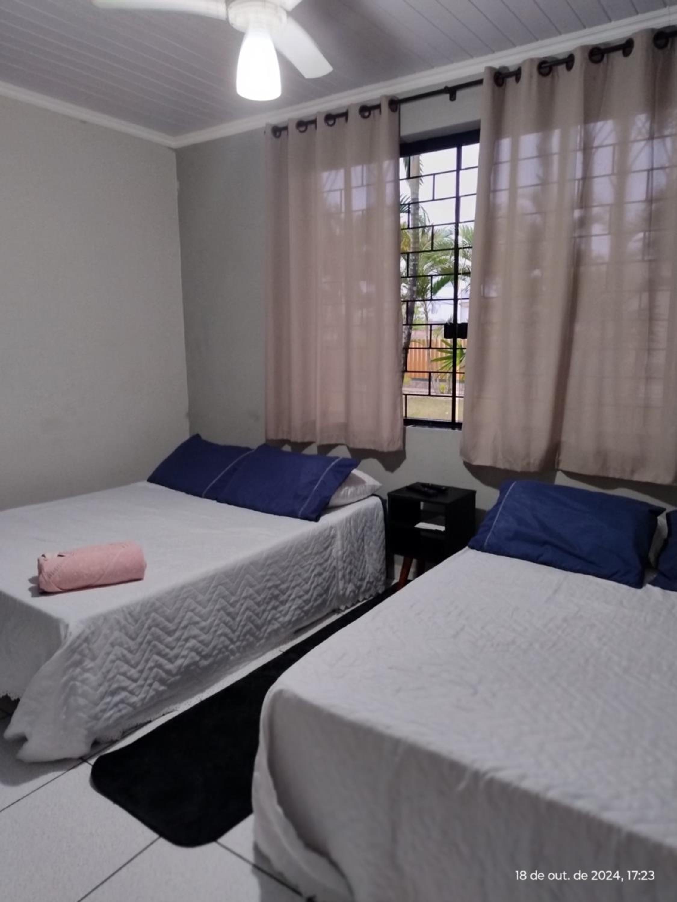 Queen Room with Two Queen Beds photo 3