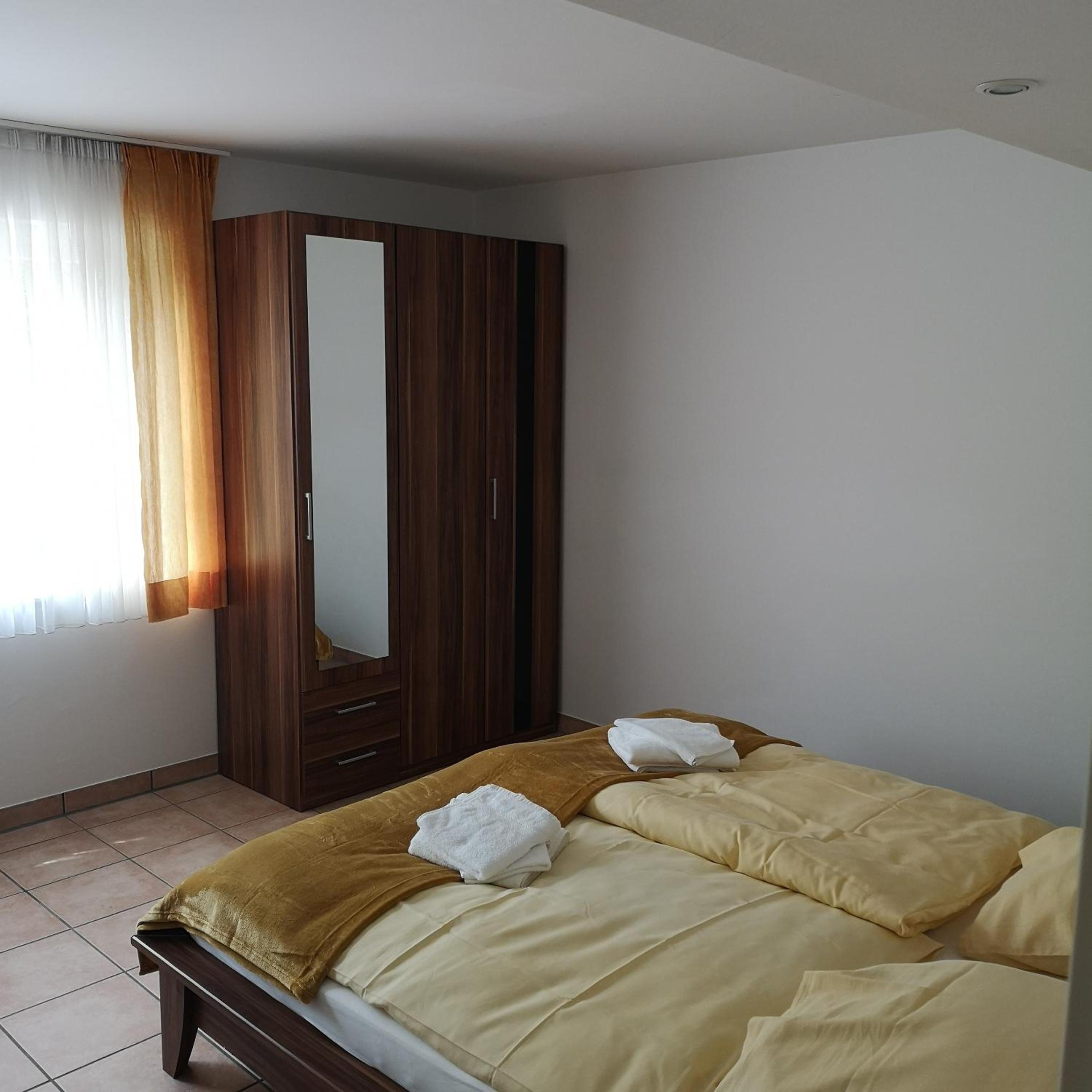 Double Room with Shared Bathroom photo 2