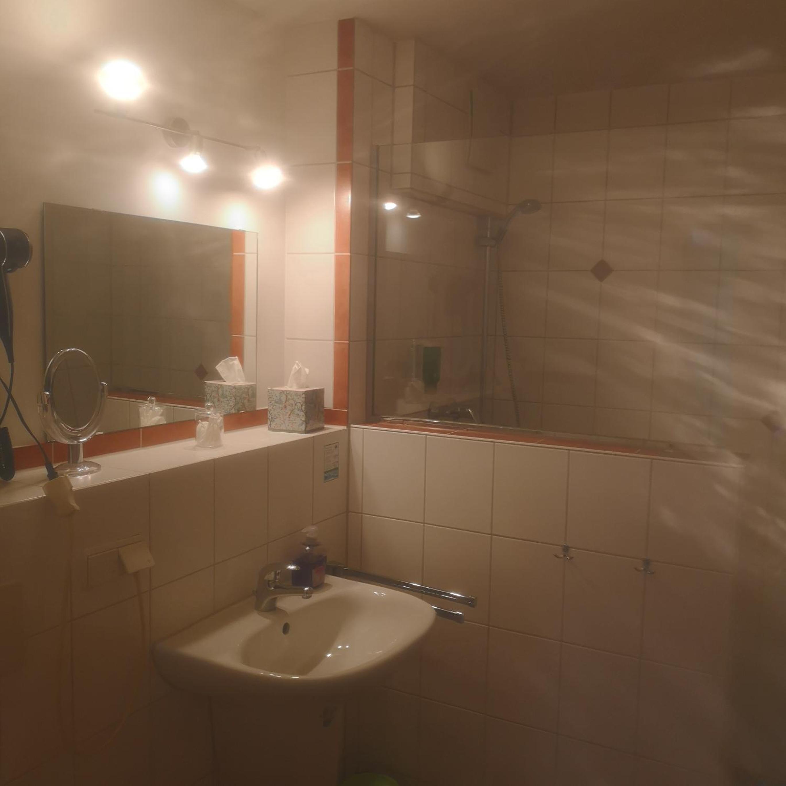 Double Room with Shared Bathroom photo 3