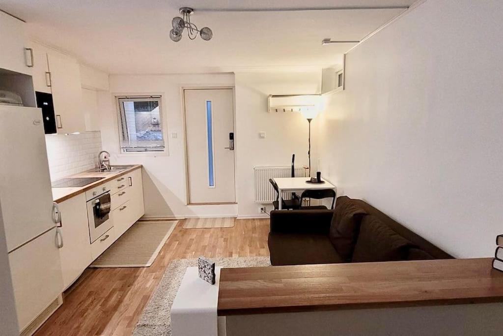 One-Bedroom Apartment photo 2
