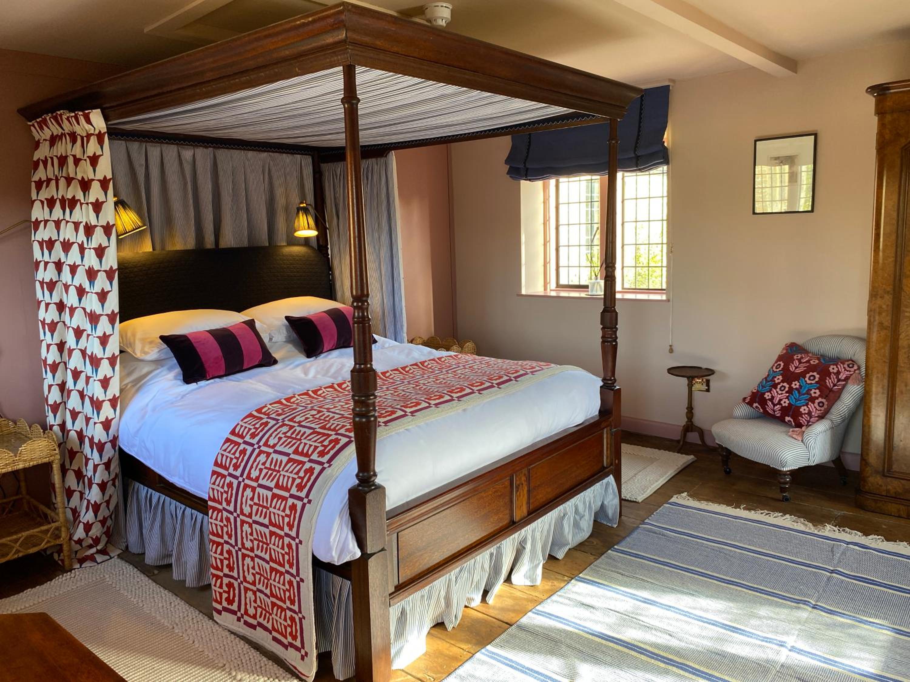Deluxe King Room photo 1