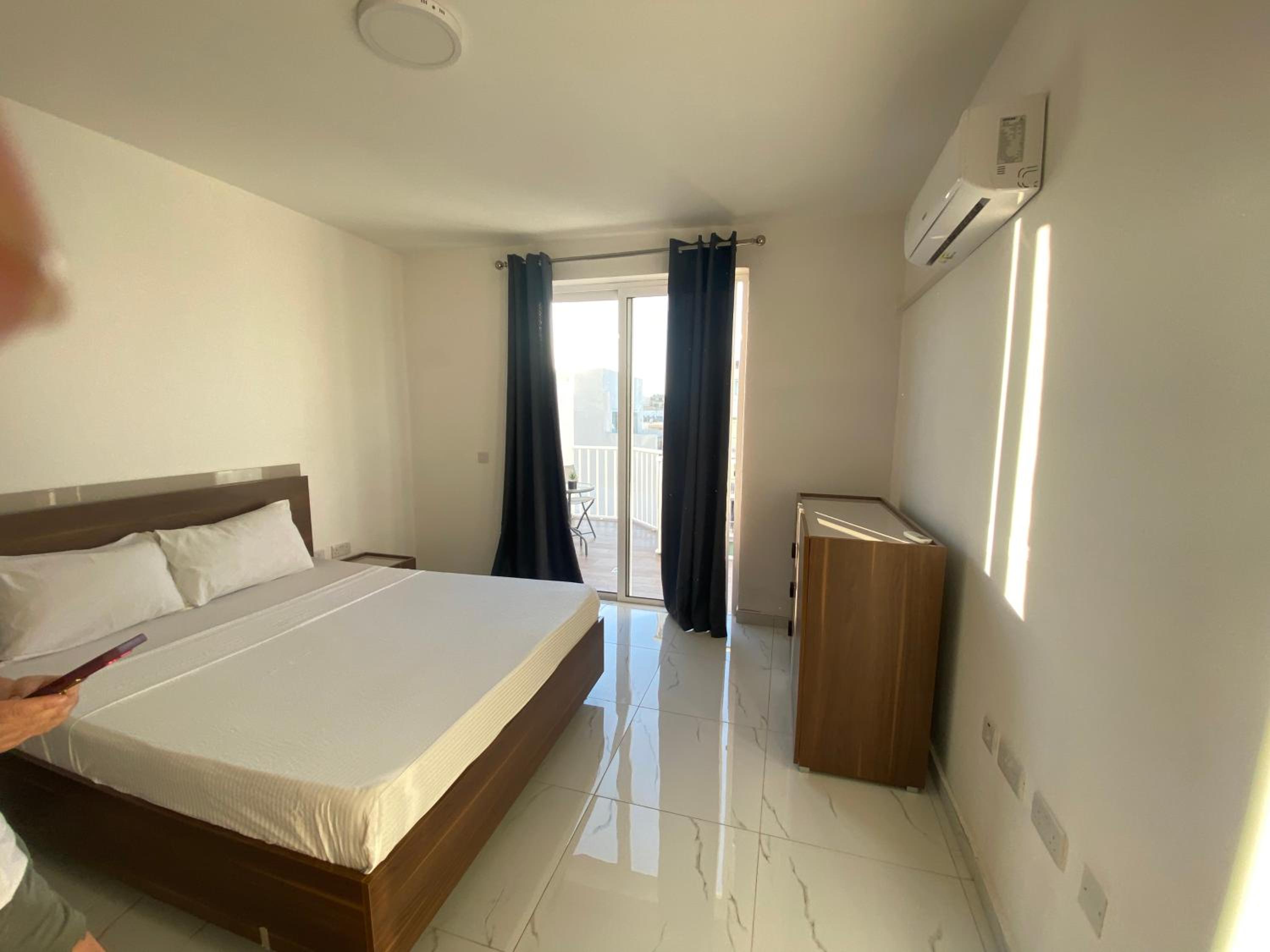 Standard Double Room With Shared Bathroom