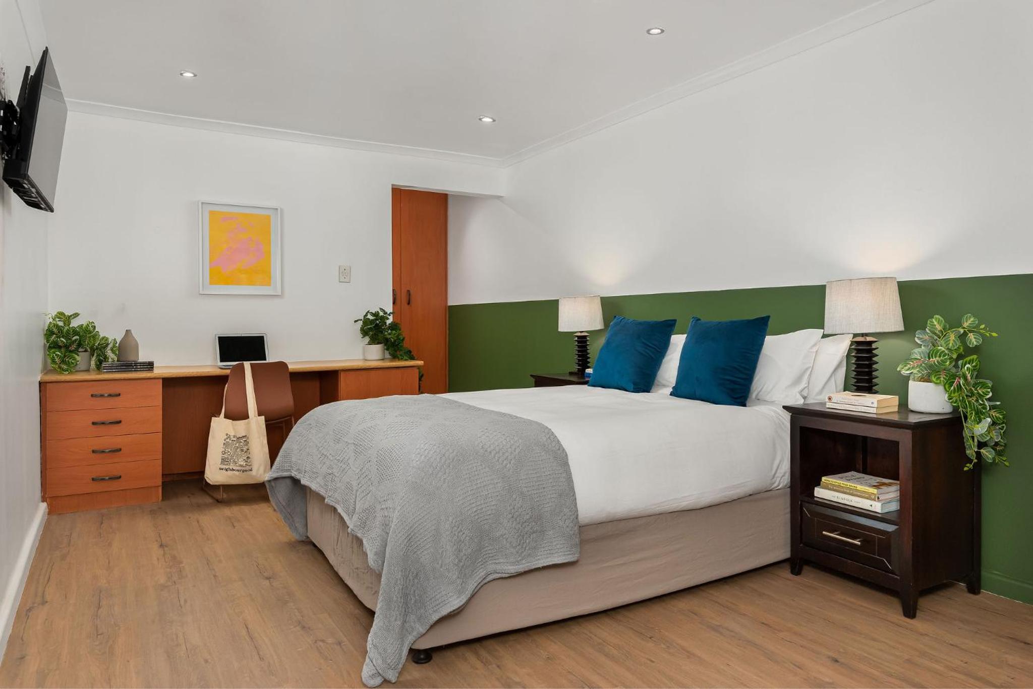 Deluxe Queen Room