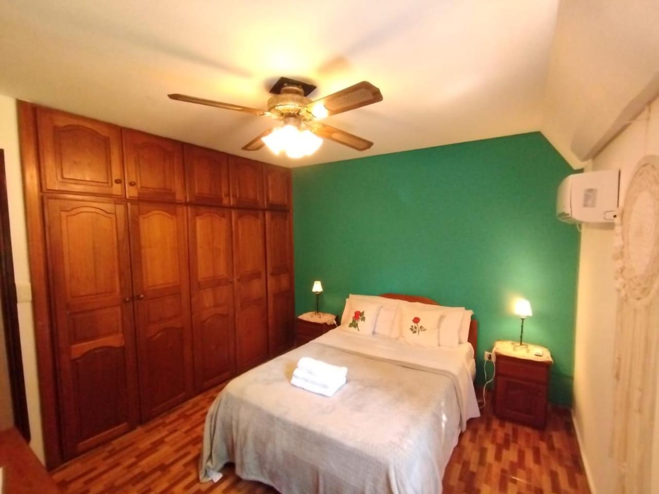 Queen Room With Shared Bathroom photo 3