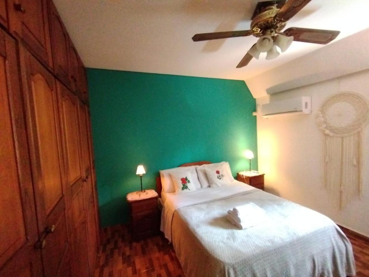 Queen Room With Shared Bathroom photo 1