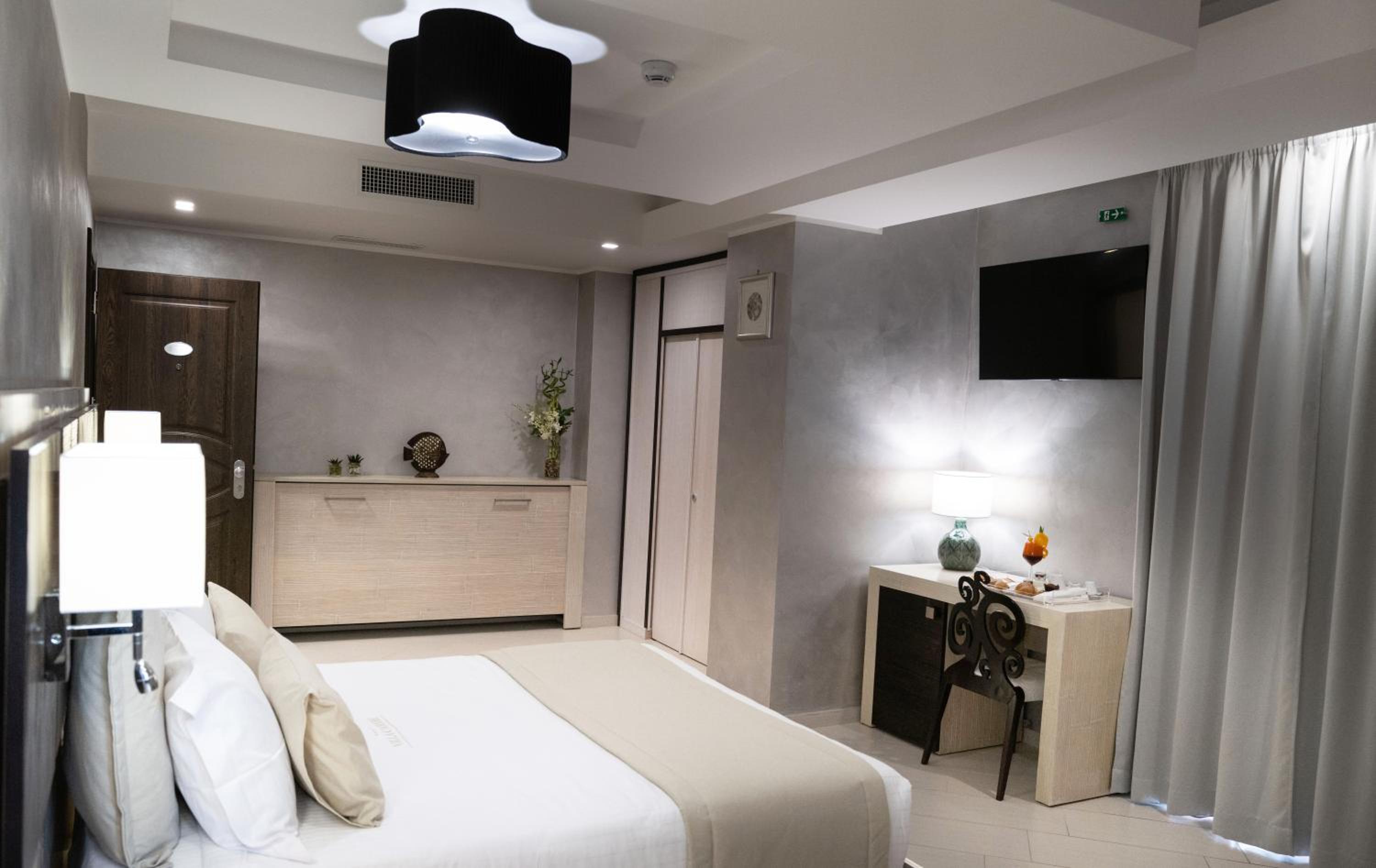 Deluxe Suite with Spa Bath