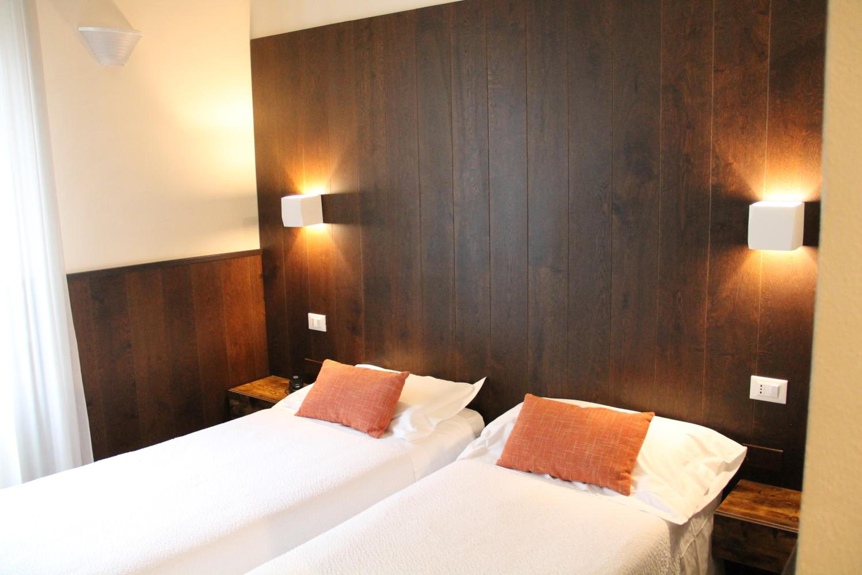 Double or Twin Room - Photo 7