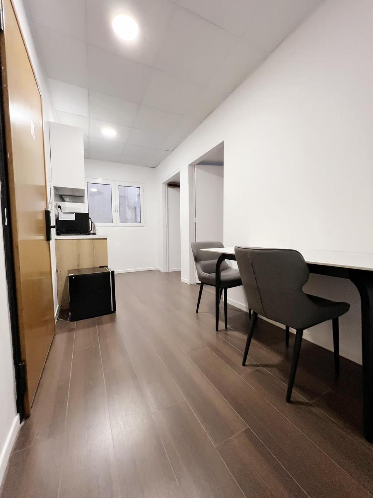 Family Room With Private Bathroom photo 3