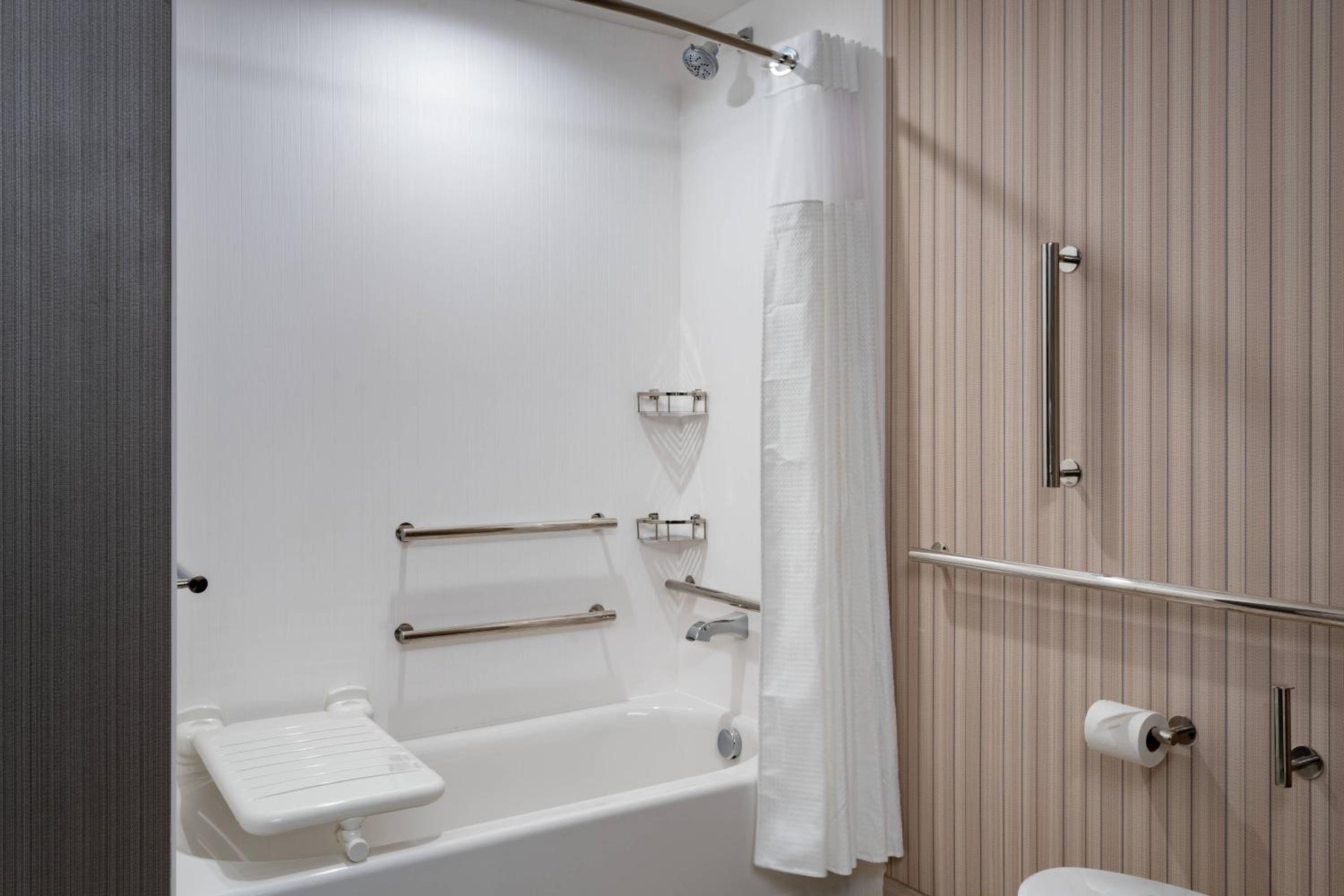Queen Room with Two Queen Beds - Hearing Accessible - Photo 4