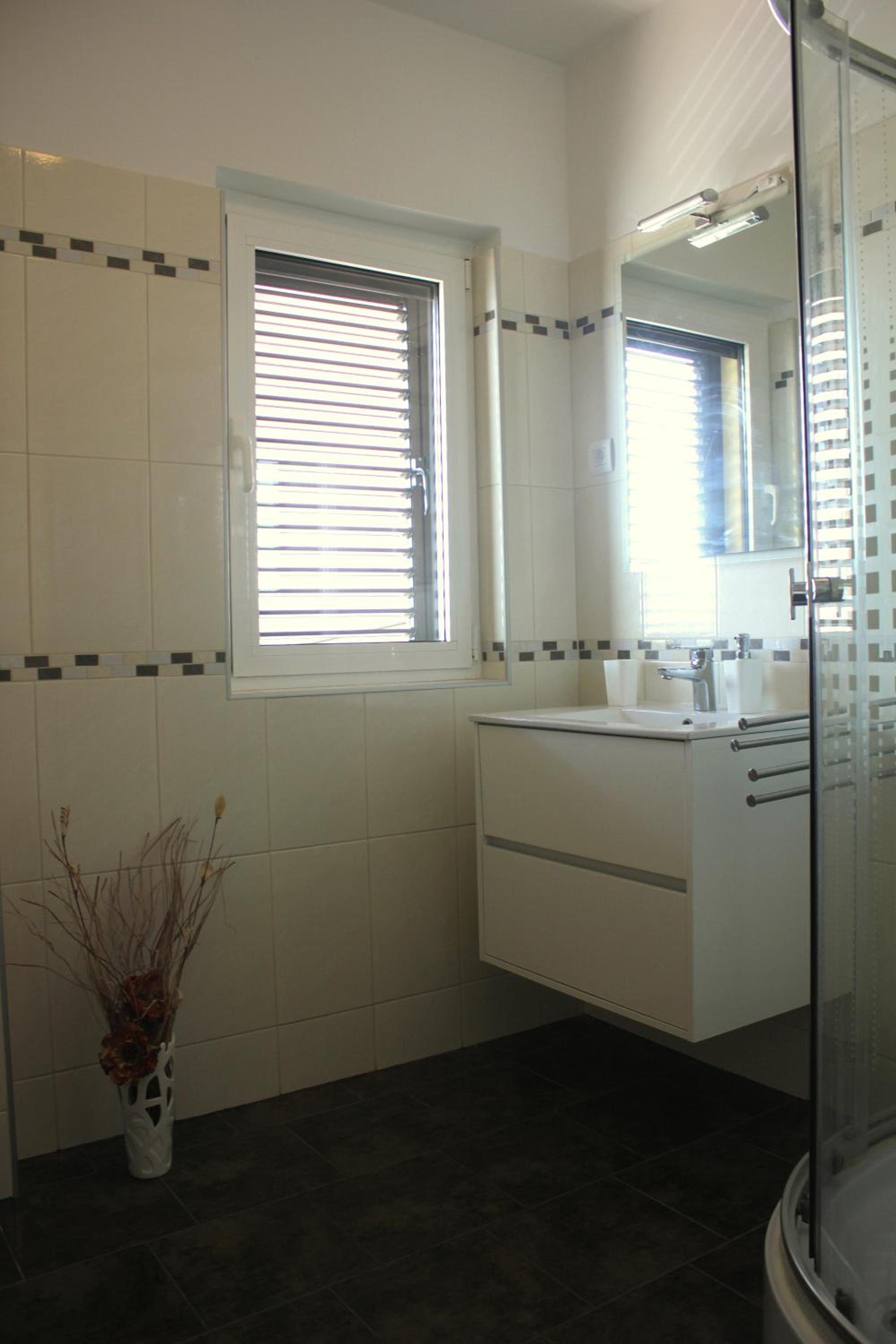Three-Bedroom Apartment With Terrace And Sea View photo 2