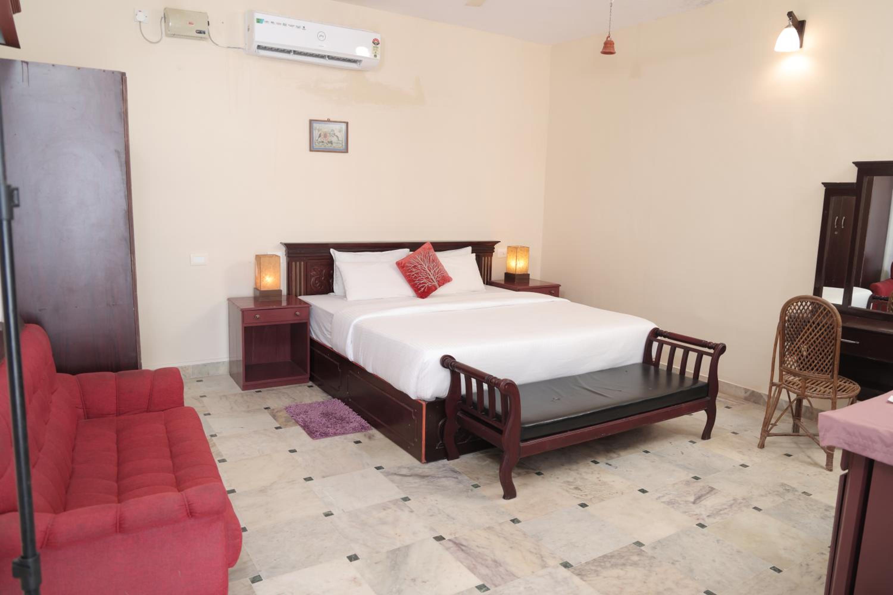Deluxe Double or Twin Room